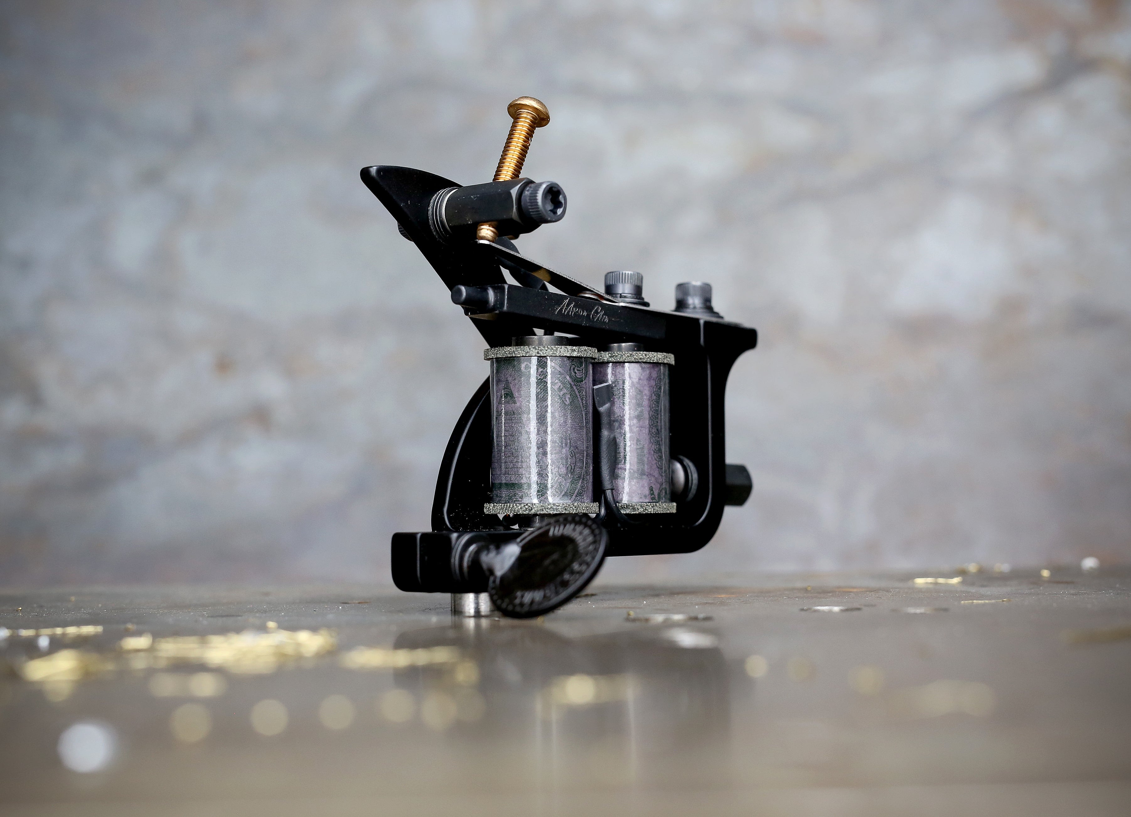 Aaron Cain Roundback Shader - Black x Black - Professional Tattoo Shading Machine for Artists & Beginners - Perfect for Tattoo Studios & Home Use