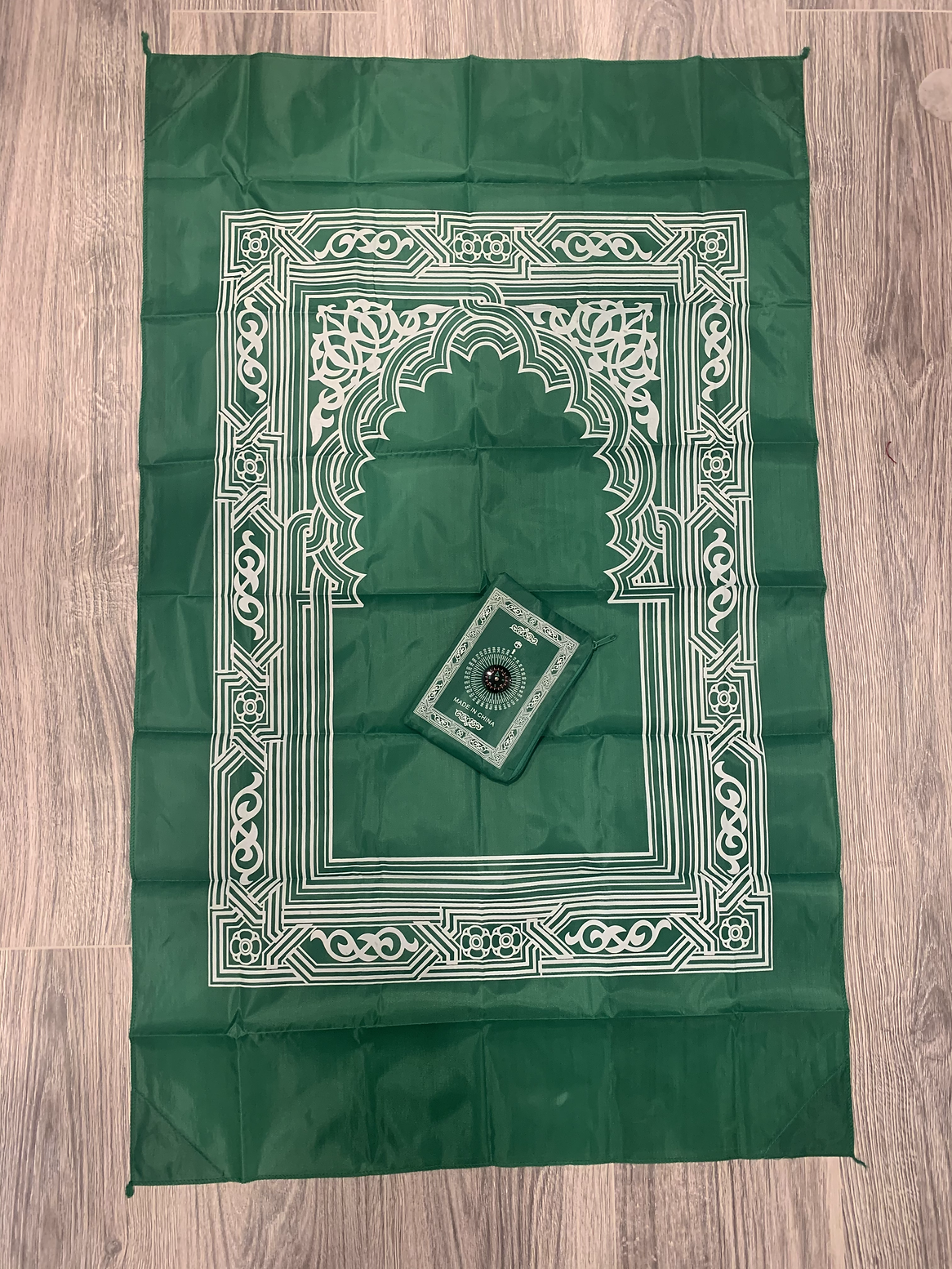 Portable Folding Prayer Mat for Travel - Lightweight & Compact Islamic Prayer Rug for Home, Office & Outdoor Use - Perfect for Muslims on the Go