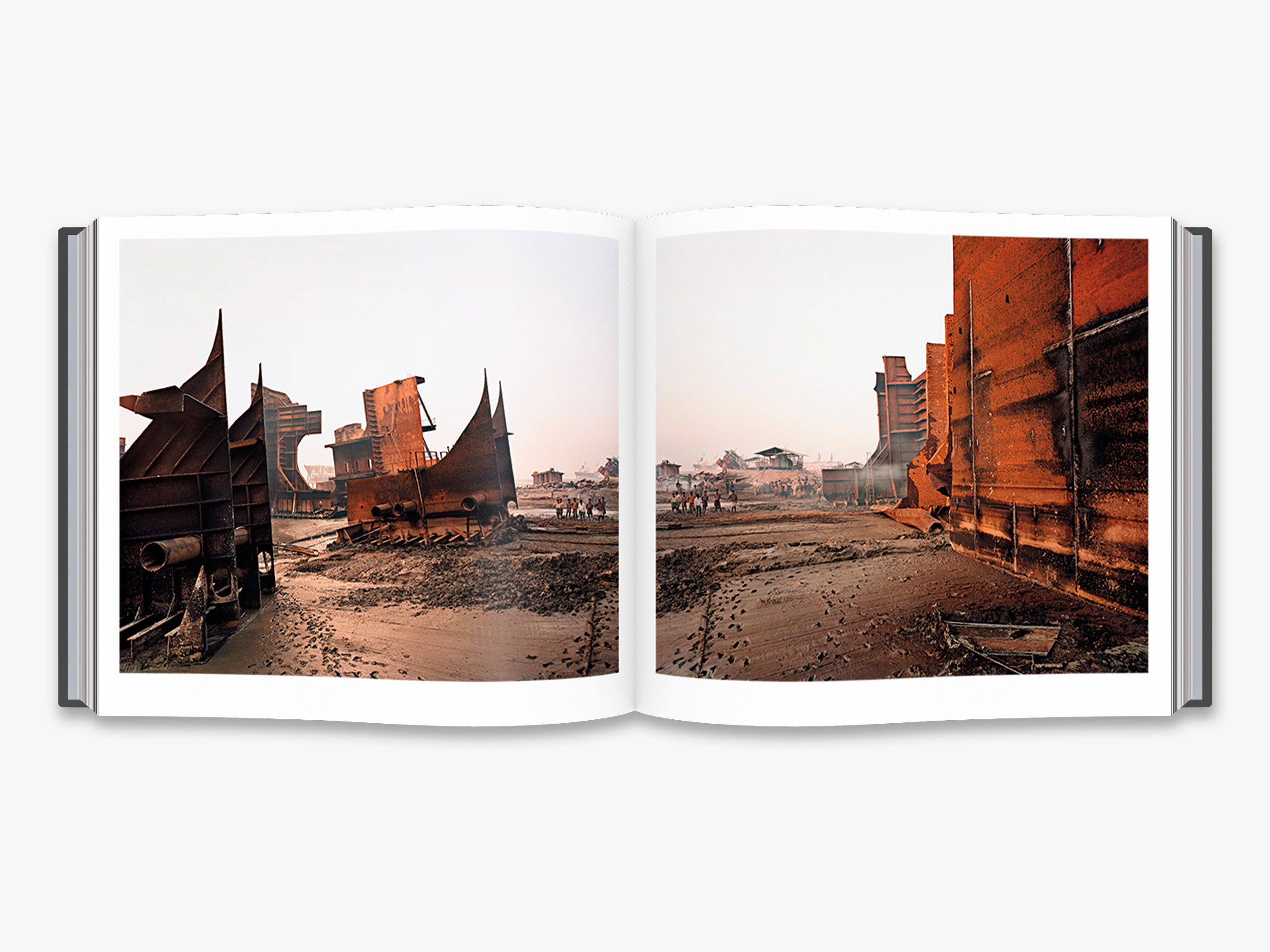 Edward Burtynsky: Essential Elements (Deluxe Edition) - Premium Photography Book for Art Collectors & Nature Enthusiasts | Perfect for Home Decor, Office Display & Gift Giving