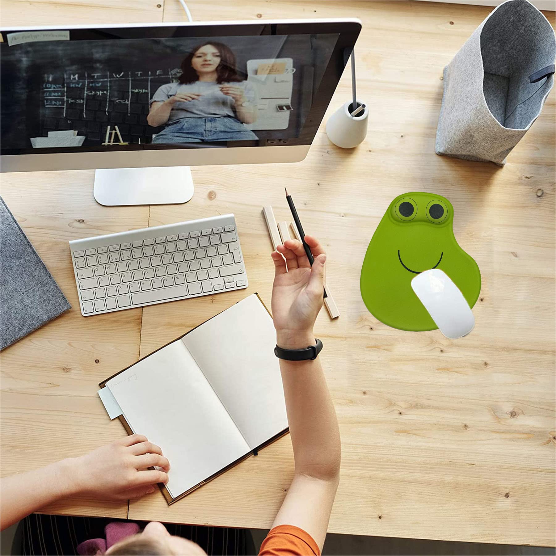 Cute Wired Frog Mouse - Ergonomic Computer Mouse with Mouse Pad for Kids & Adults | Mini Lovely Animal Frog Shaped Mouse for Laptop & Desktop PC | Perfect for Home, Office & School Use (Green)