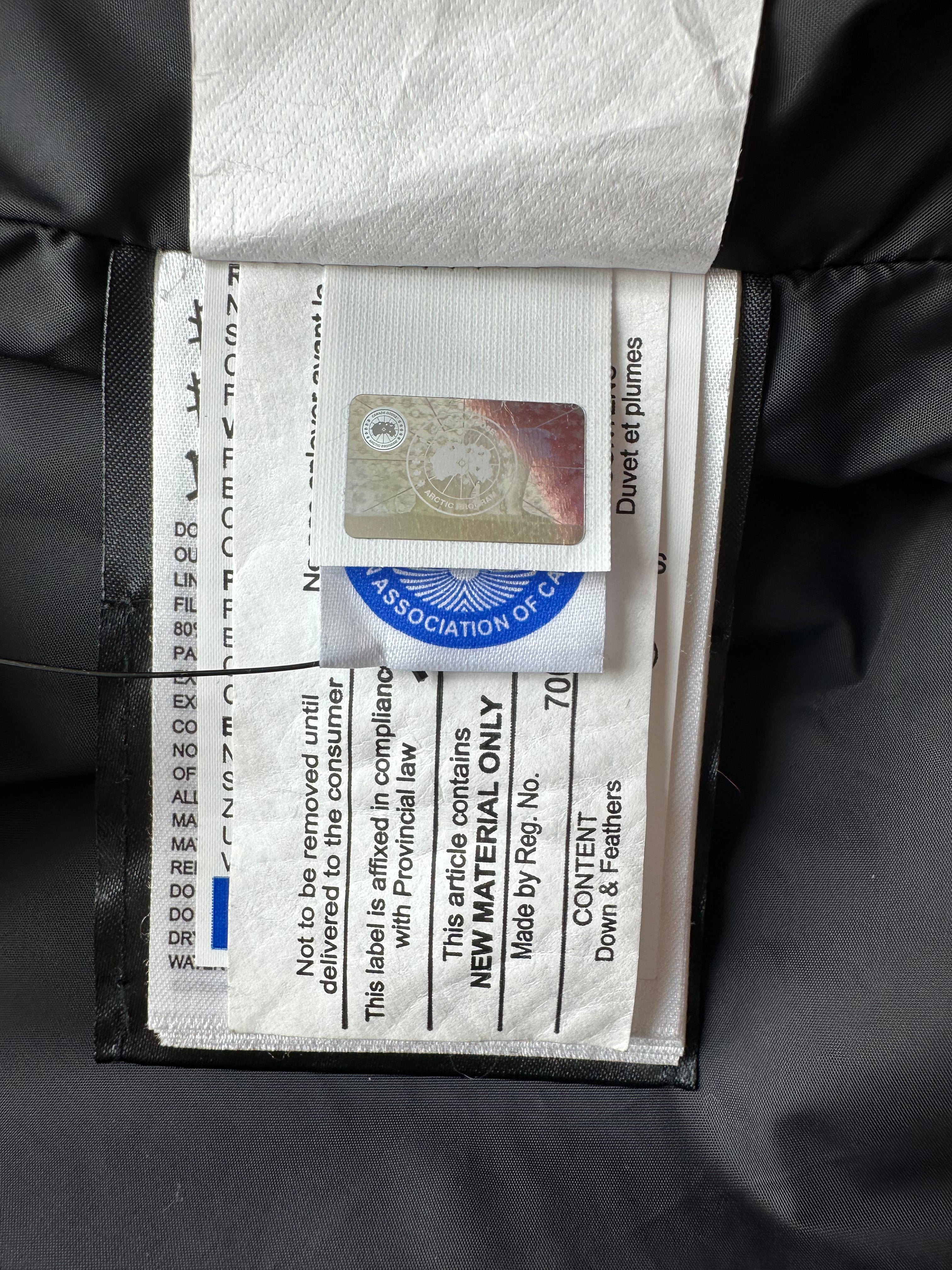 Canada Goose Graphite Wyndham Parka for Men - Premium Winter Jacket with Down Insulation, Waterproof & Windproof - Perfect for Snowboarding, Skiing & Extreme Cold Weather