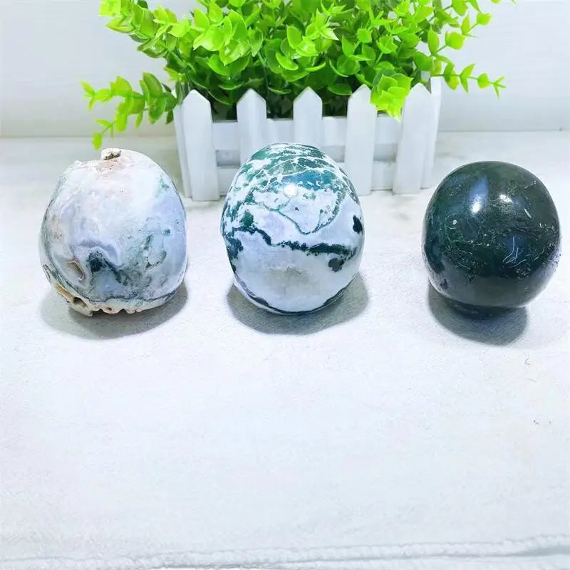Natural Moss Agate Skull Crystal Carving - Healing Energy Stone for Meditation & Spiritual Practice - Unique Halloween Home Decor & Tabletop Ornament - Perfect Gift for Crystal Lovers (1pc) - Ideal for Yoga Spaces, Altars & Gothic Decor