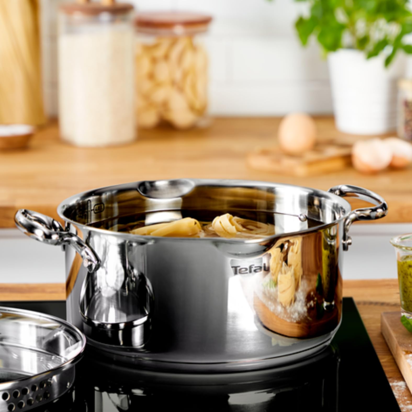 T-Fal 24cm 4.7L Stainless Steel Stockpot with Glass Lid & Steam Vent - Silver | Large Cooking Pot for Soups, Stews & Pasta | Induction Compatible Dutch Oven for Home & Restaurant Use