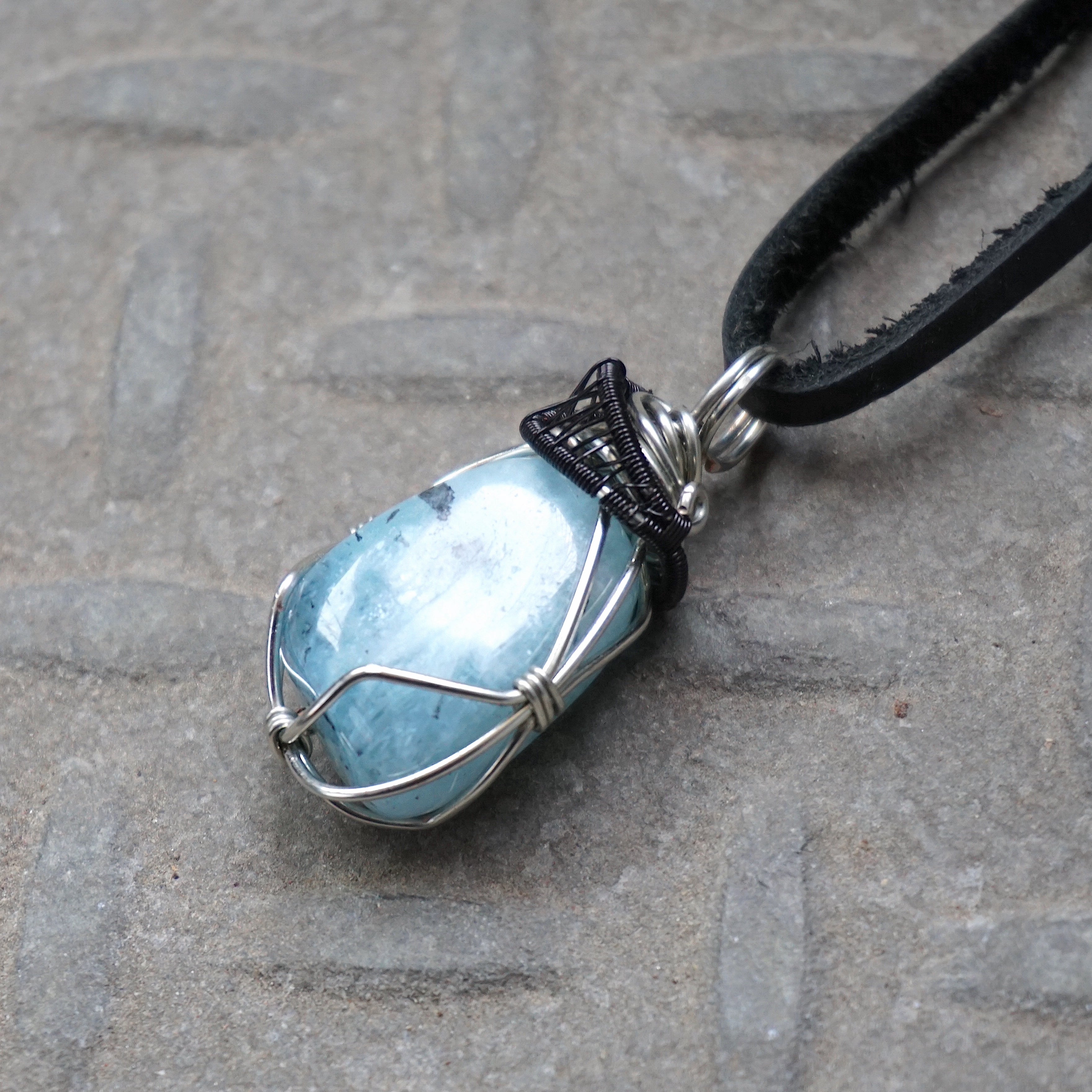 Elegant Aquamarine Crystal Necklace with Mixed Wire Design in Black & Silver Copper – Perfect for Weddings, Parties & Everyday Wear