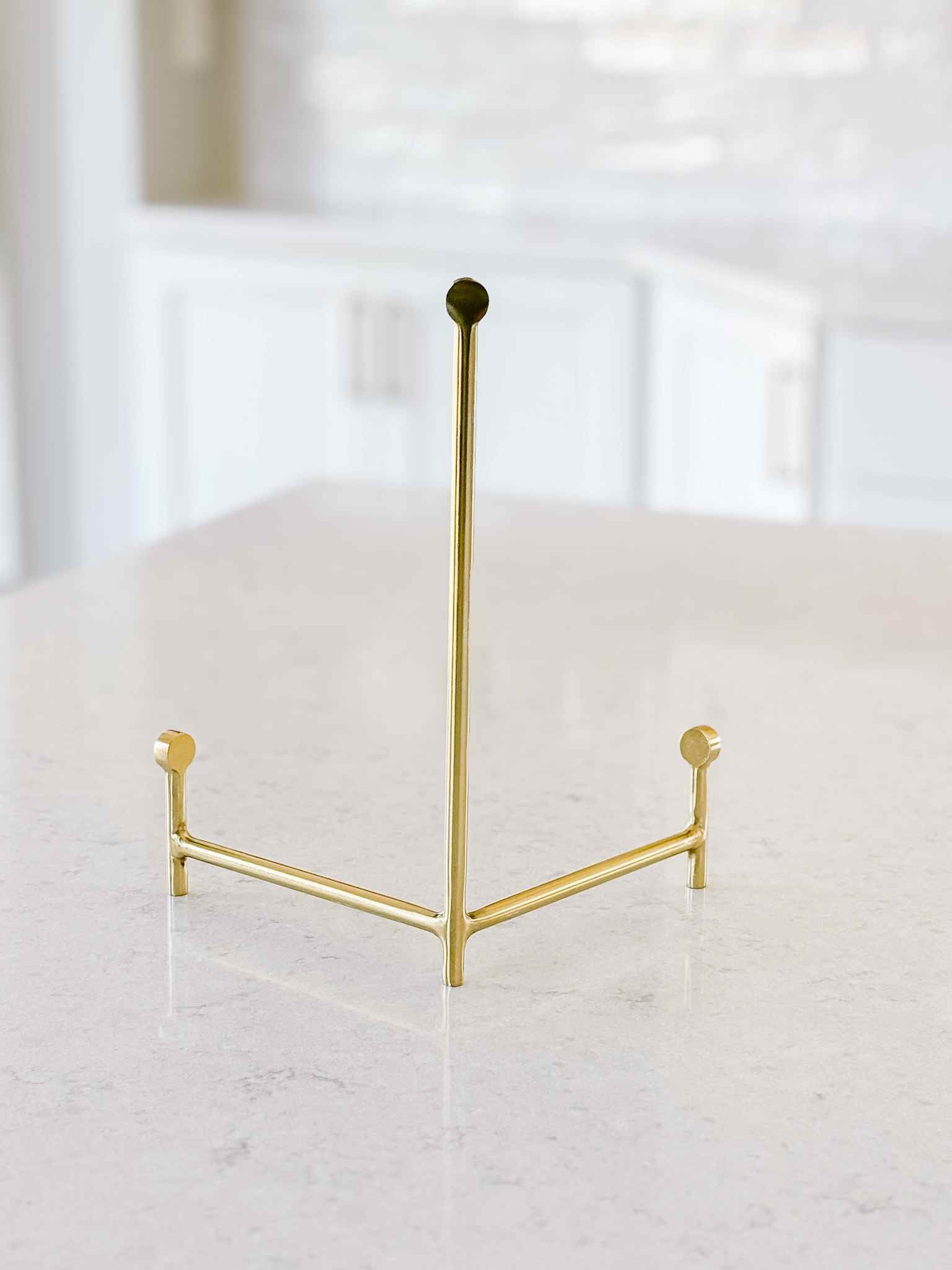 Professional Wooden Art Display Easel - Adjustable Stand for Paintings, Canvases & Posters - Perfect for Artists, Galleries & Home Decor