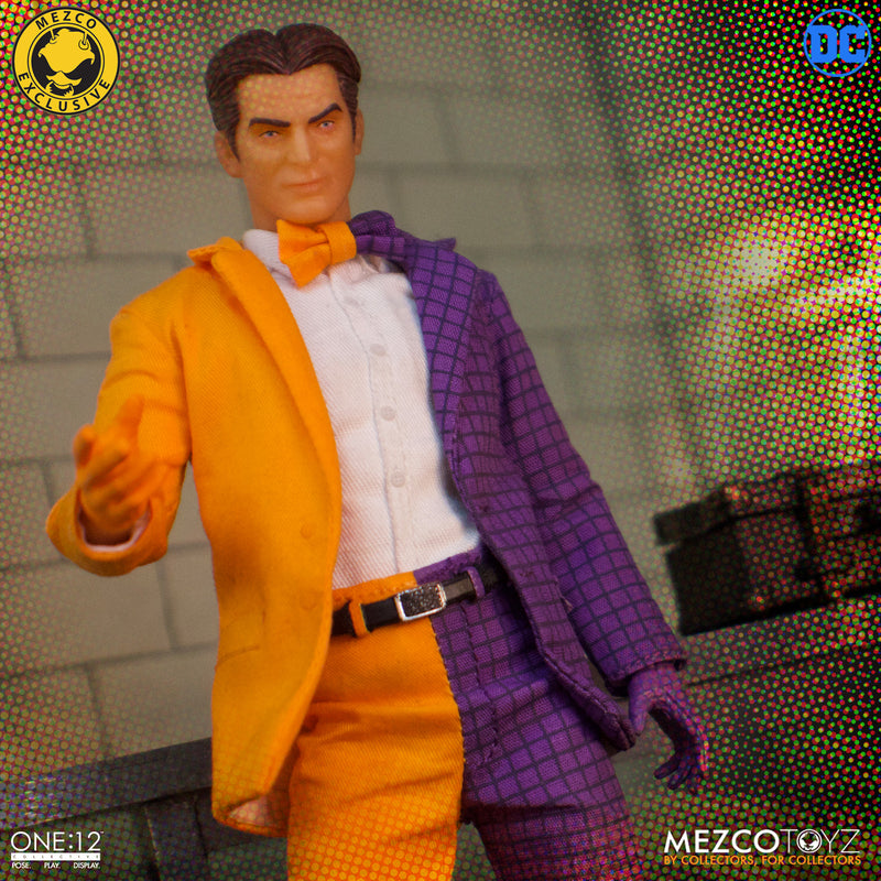 Mezco One:12 Golden Age Batman vs Two-Face Action Figure Set - Collectible DC Comics Superhero & Villain Diorama for Display & Photography