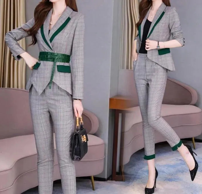 Stylish Women's Plaid Capri Pantsuit Set - Trendy Casual Outfit for Work, Travel & Everyday Wear
