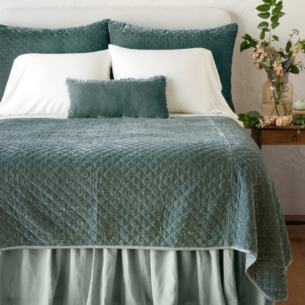 Luxury Silk Velvet Quilted Coverlet - Soft & Breathable Bedspread for All Seasons | Perfect for Master Bedroom, Guest Room & Cozy Home Decor