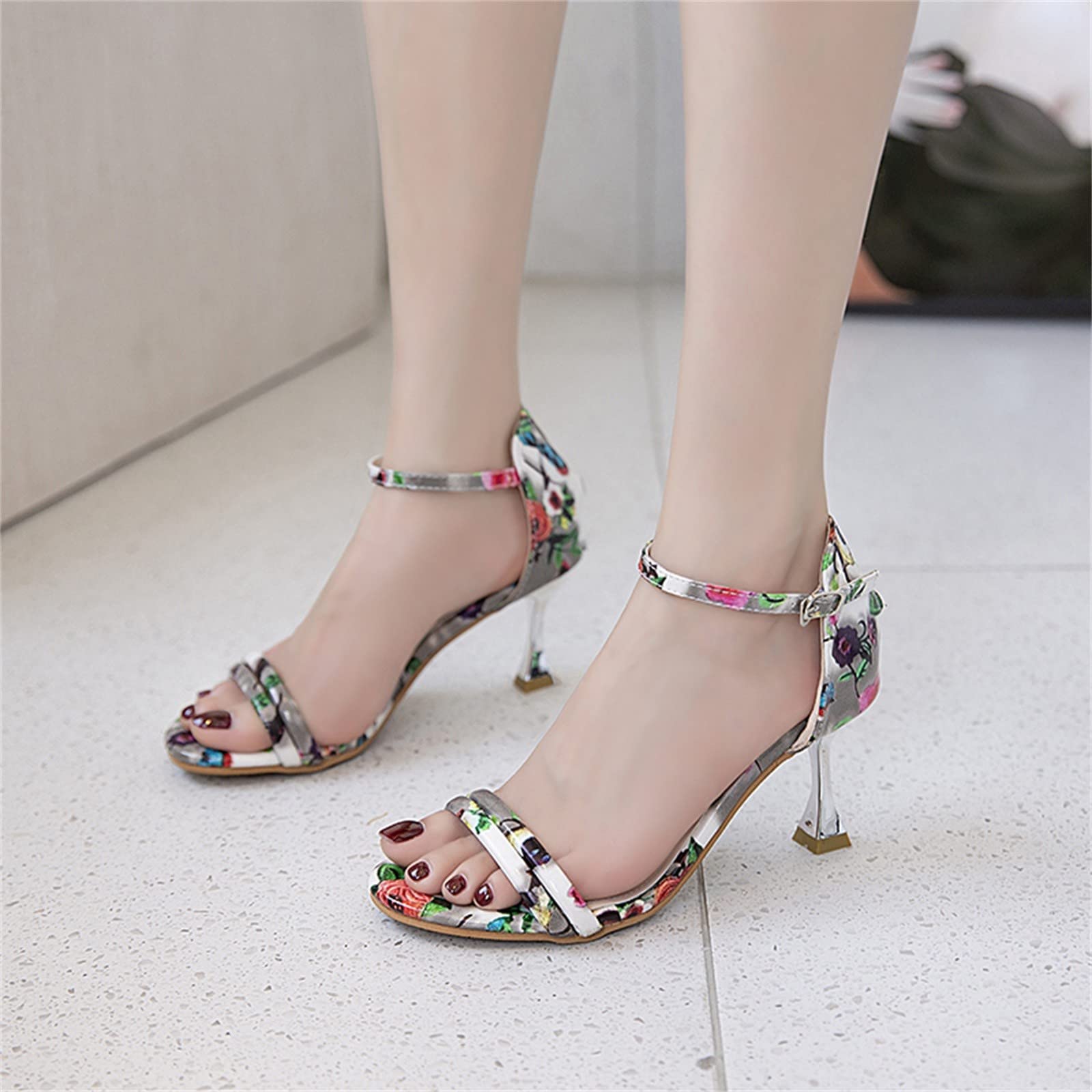 Stylish Women's Summer Sandals with Middle Heel - Floral Colorful Buckle Design for Casual Outings & Beach Vacations