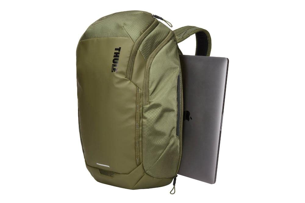 Thule Chasm 26L Backpack - Lightweight Hiking & Travel Daypack for Men & Women, Durable Water-Resistant Olivine Green, Perfect for Outdoor Adventures, Commuting & Daily Use