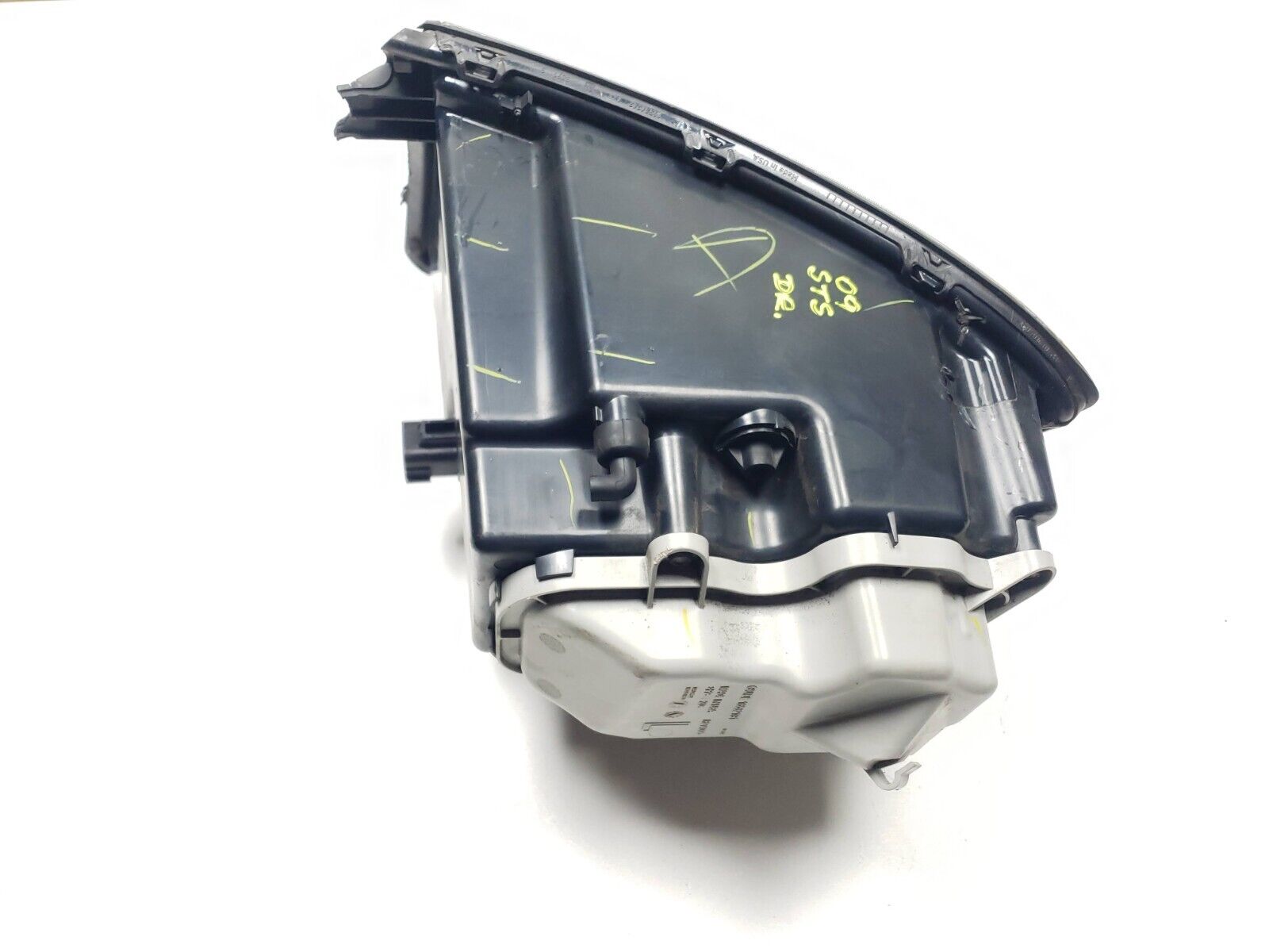 2005-2011 Cadillac STS Left Driver Side Headlight Assembly with Broken Tabs - OEM Replacement Part for Improved Night Driving Visibility
