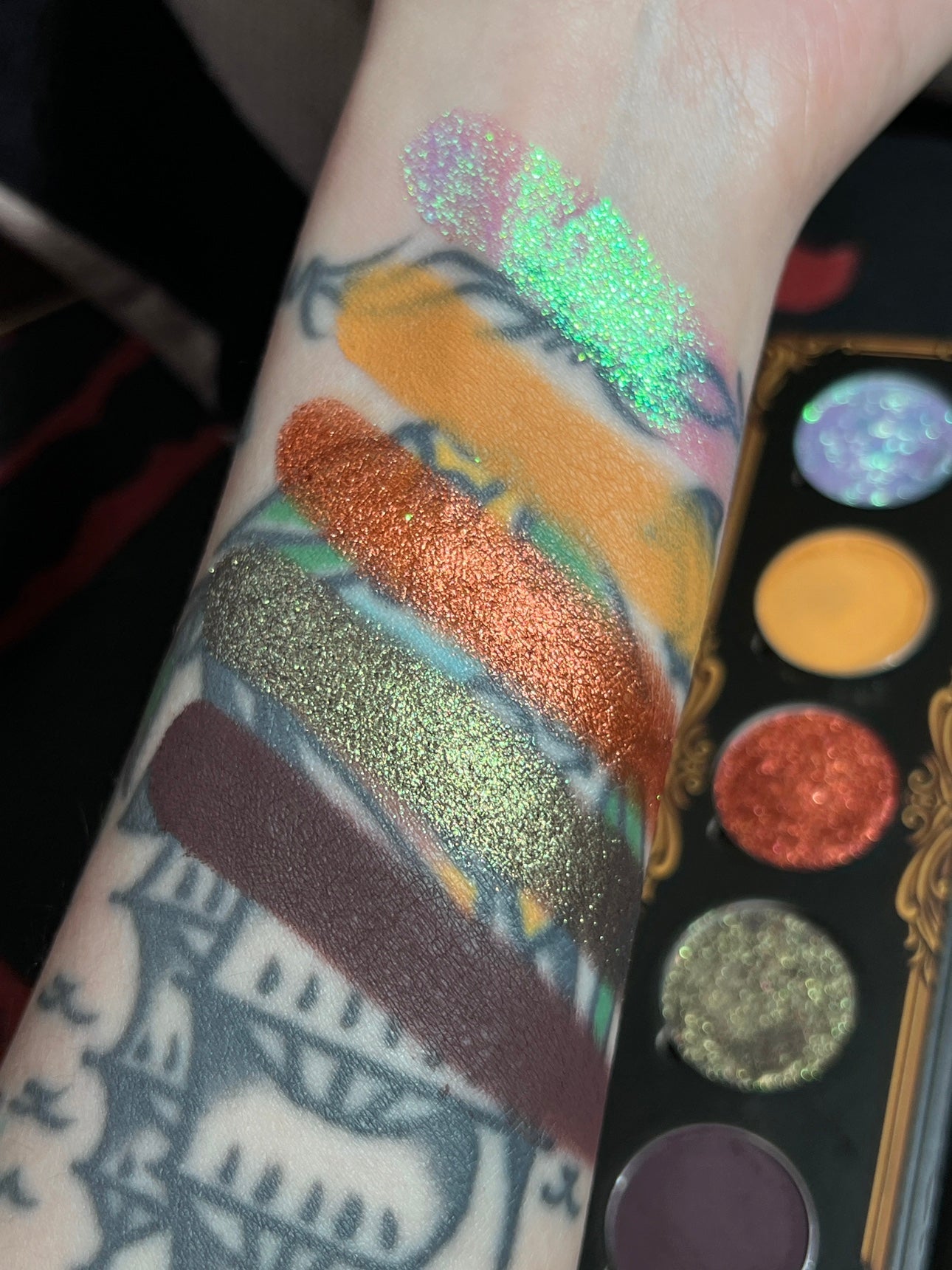 Shellwe Makeup Wulfa Sparkling Pearl Chameleon 5-Color Eyeshadow Palette - Wolf Palette for Party, Date Night & Special Occasion Makeup
