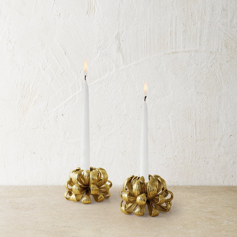 Elegant Dahlia Candle Holders - Set of 2 Vintage Floral Metal Candle Stands for Wedding, Home Decor, and Romantic Dinner Ambiance
