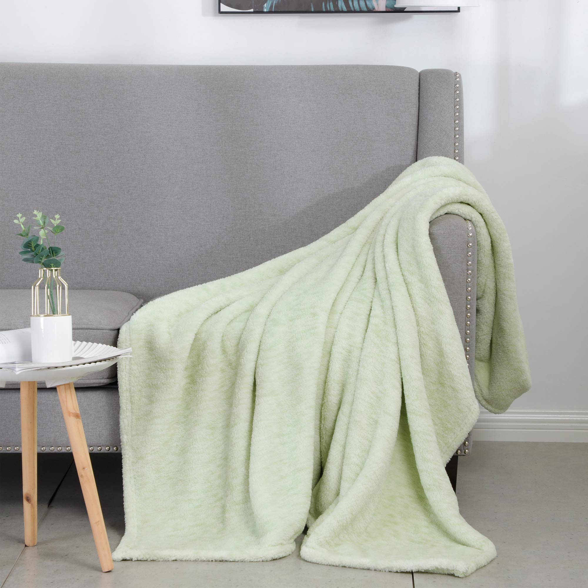 SOCHOW Sherpa Fleece Throw Blanket - Ultra Soft Lightweight Warm Plush Blanket for Bed, Couch & Sofa - 60
