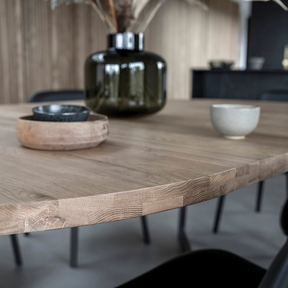 Calia Round Extendable Dining Table - 42 to 60 Inches Expandable Wood Table for Small Spaces | Perfect for Kitchen, Dining Room, Breakfast Nook & Apartment Living