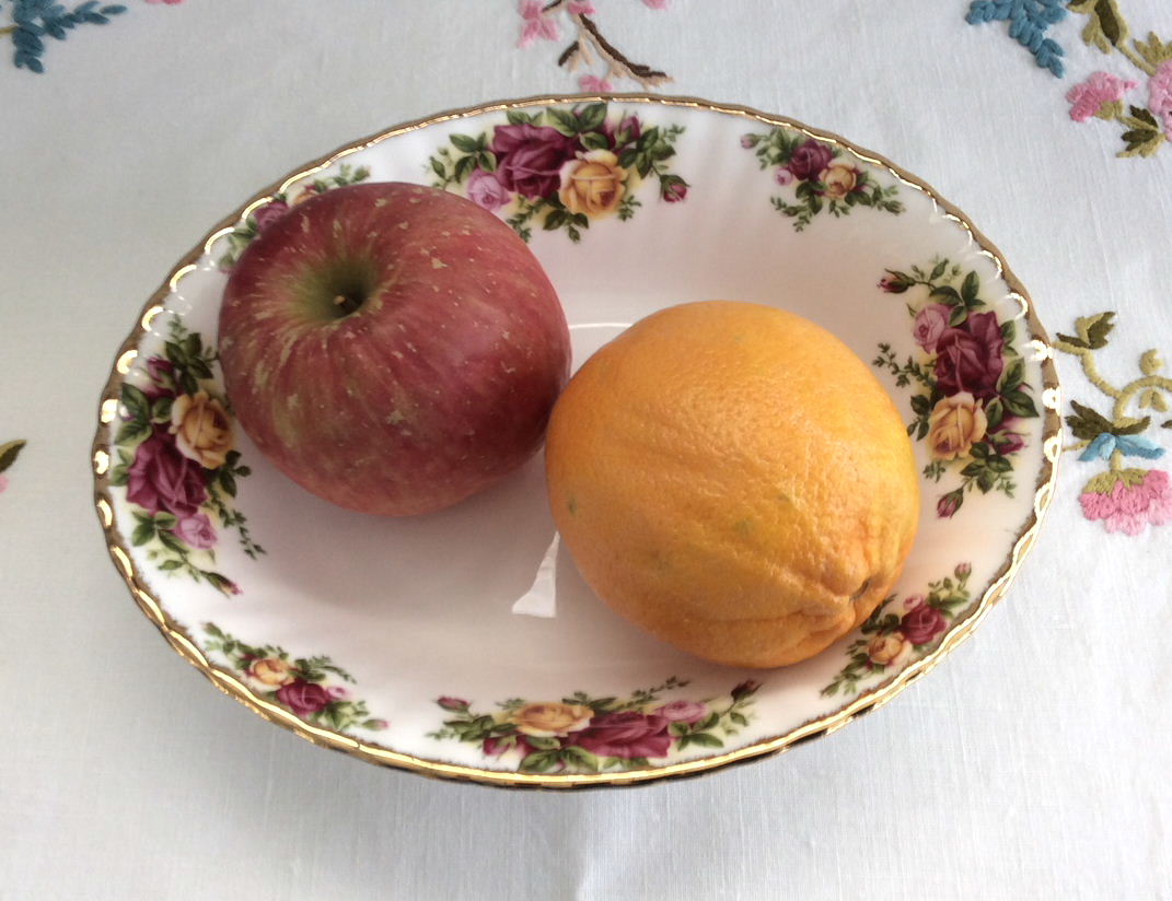 Royal Albert Old Country Roses 9 Inch Oval Vegetable Serving Bowl - Vintage 1980s Floral Porcelain Dish for Elegant Dining & Tea Parties
