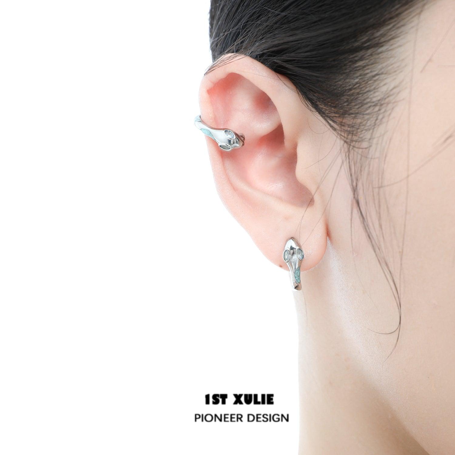 Frozen Serpent Girl S925 Sterling Silver Snake Bite Earrings - Gothic Punk Ear Clips for Women - Perfect for Halloween, Cosplay & Alternative Fashion
