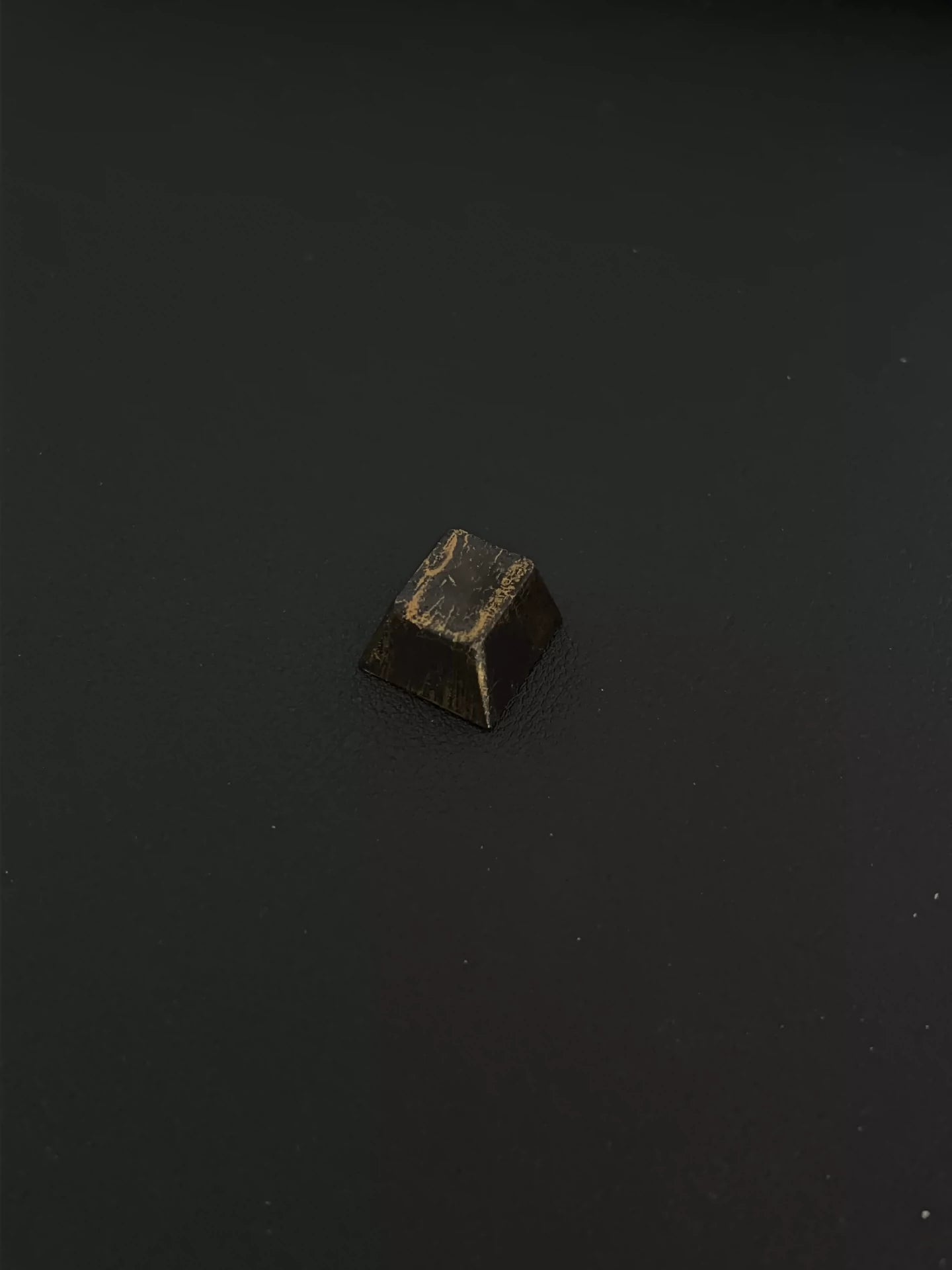 Custom Chinese Lacquer Keycaps - Cracked Gold Resin Coated Mechanical Keyboard Keycaps | Personalized Decorative Keycaps for Gaming & Typing Enthusiasts