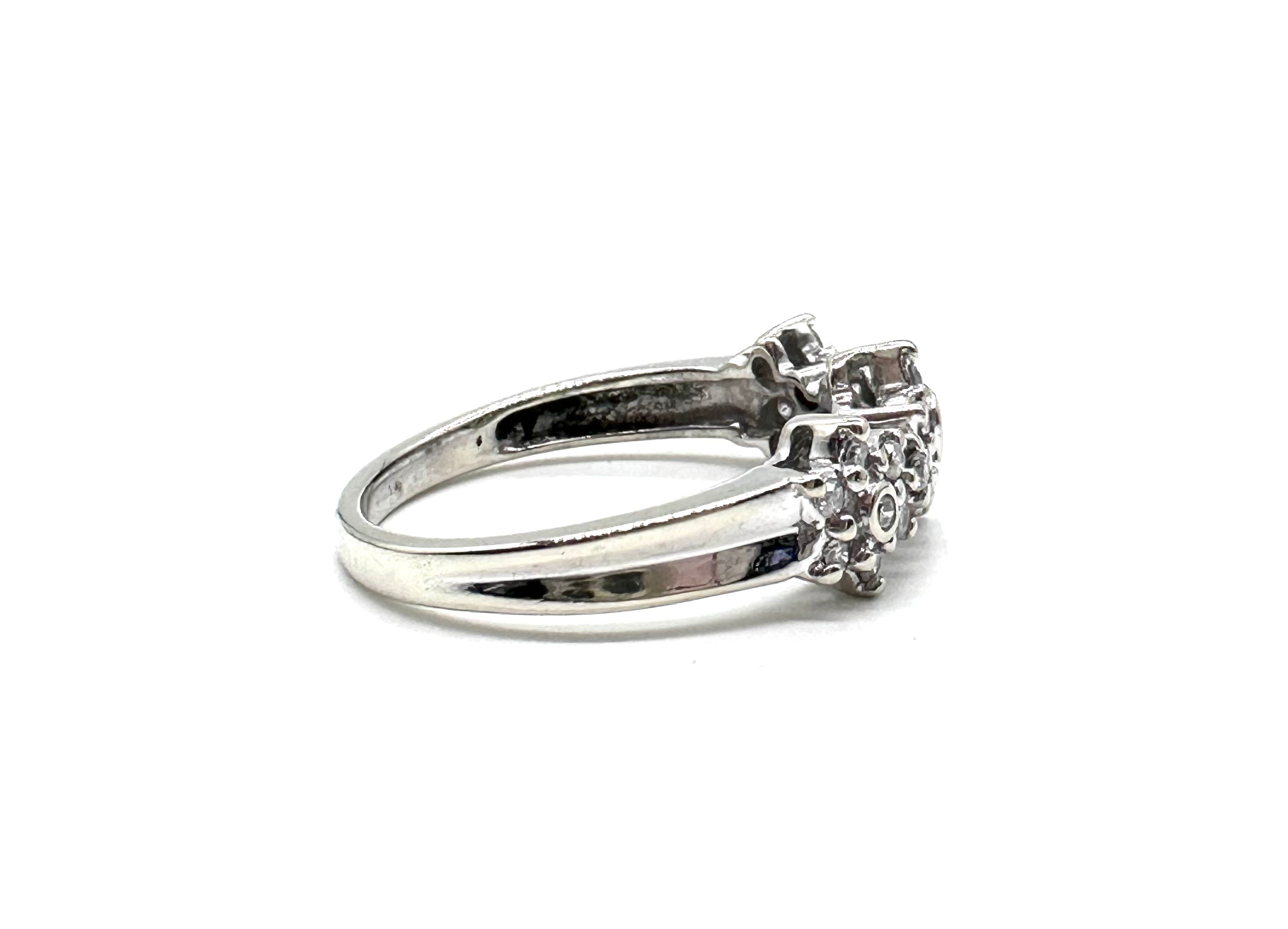 Exquisite Diamond Flower Ring for Women - Elegant Floral Engagement & Wedding Band - Perfect for Anniversaries, Proposals & Special Occasions