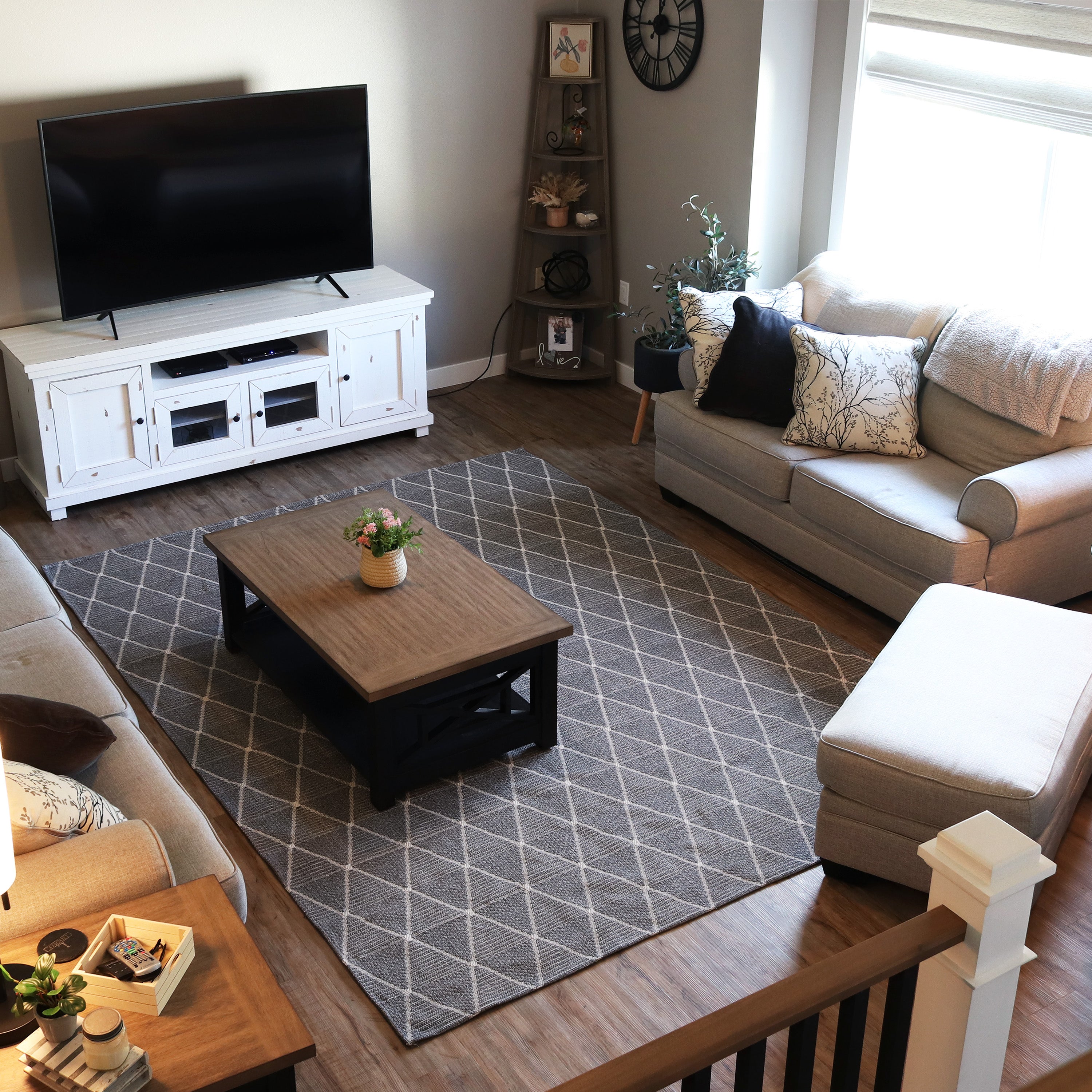 Stylish Sunnydaze Indoor Area Rug - Soft & Durable for Living Room, Bedroom & Home Decor - Perfect for Cozy Spaces & Modern Interiors