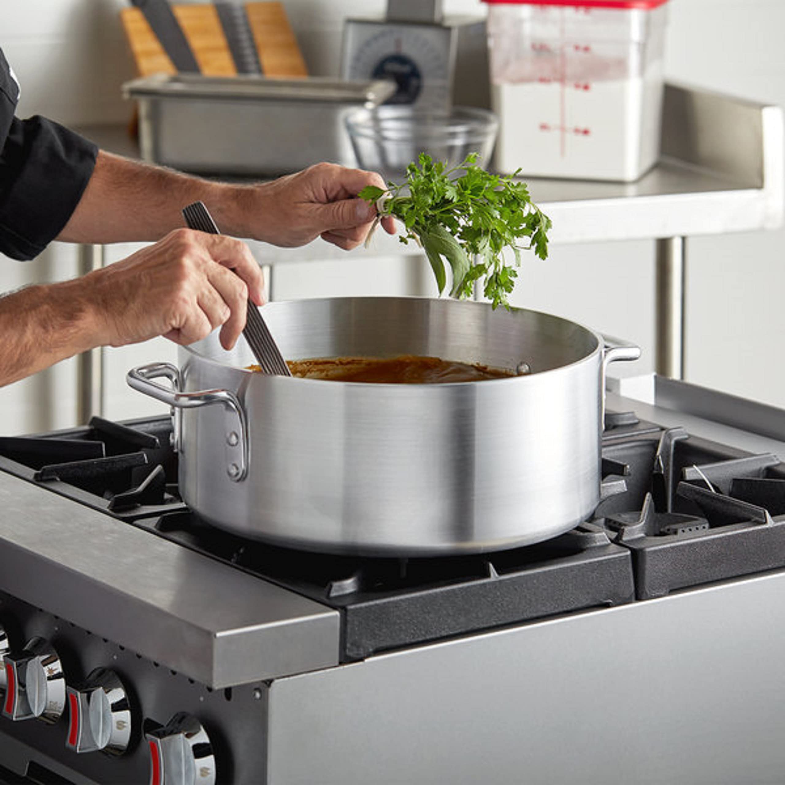 TrueCraftware 14 Quart Heavy Duty Aluminum Brazier Pot with Lid - 6mm Thick Mirror Finish Braising Pan for Roasting, Baking, Sautéing, Searing & Frying - Perfect for Home Cooking, Camping & Outdoor BBQ