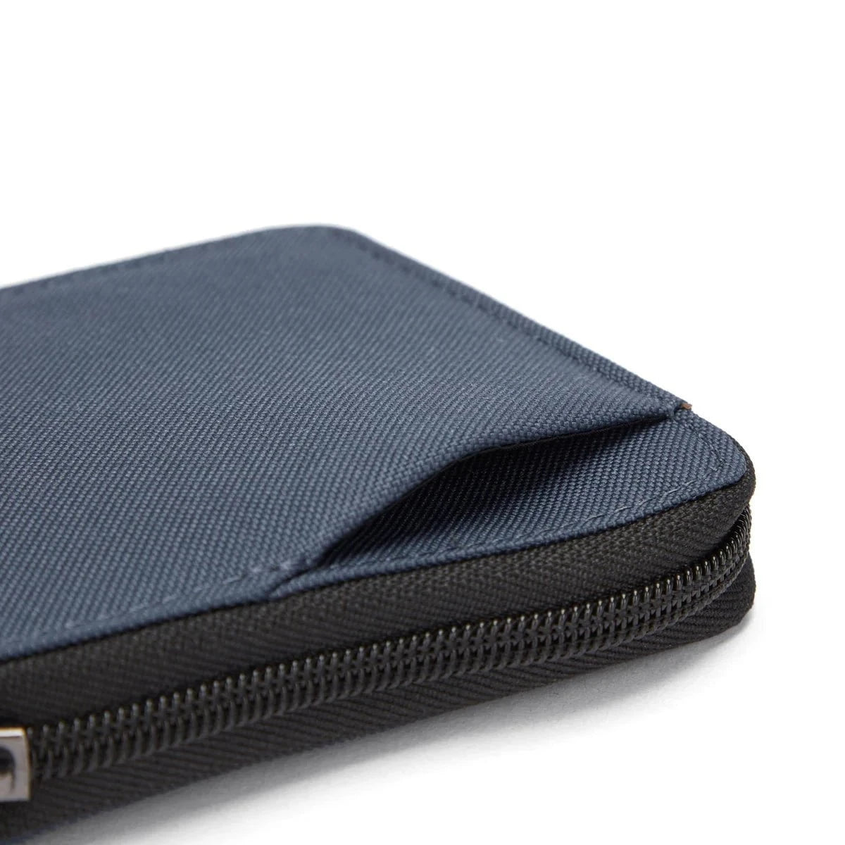 Pacsafe RFIDsafe™ RFID Blocking Zip Around Wallet - Secure Travel & Everyday Use for Credit Cards, Passport & Cash - Anti-Theft Protection for Commuting, Shopping & Vacations