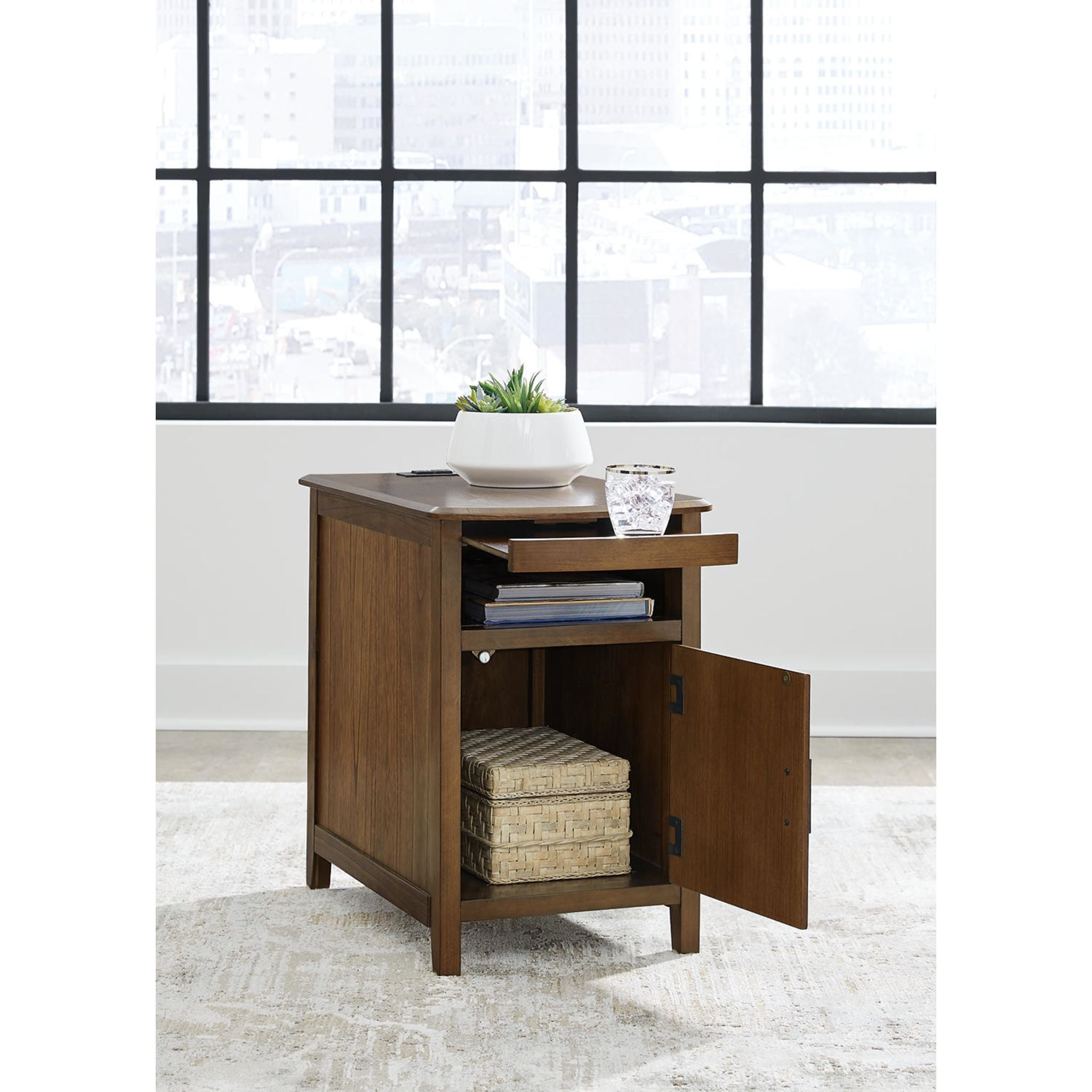 Devonsted Chairside End Table - Small Side Table for Living Room, Bedroom, or Office - Perfect for Holding Lamps, Books, and Drinks