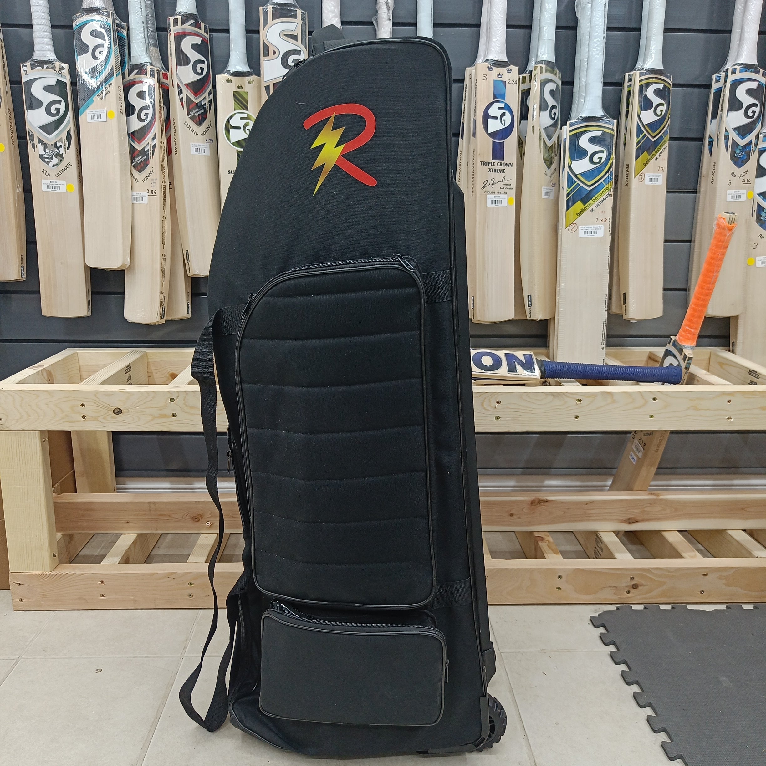 Raydn Players Wheelie Premium Adult Cricket Kit Bag - Navy Blue & Black - Perfect for Cricket Matches, Training & Travel