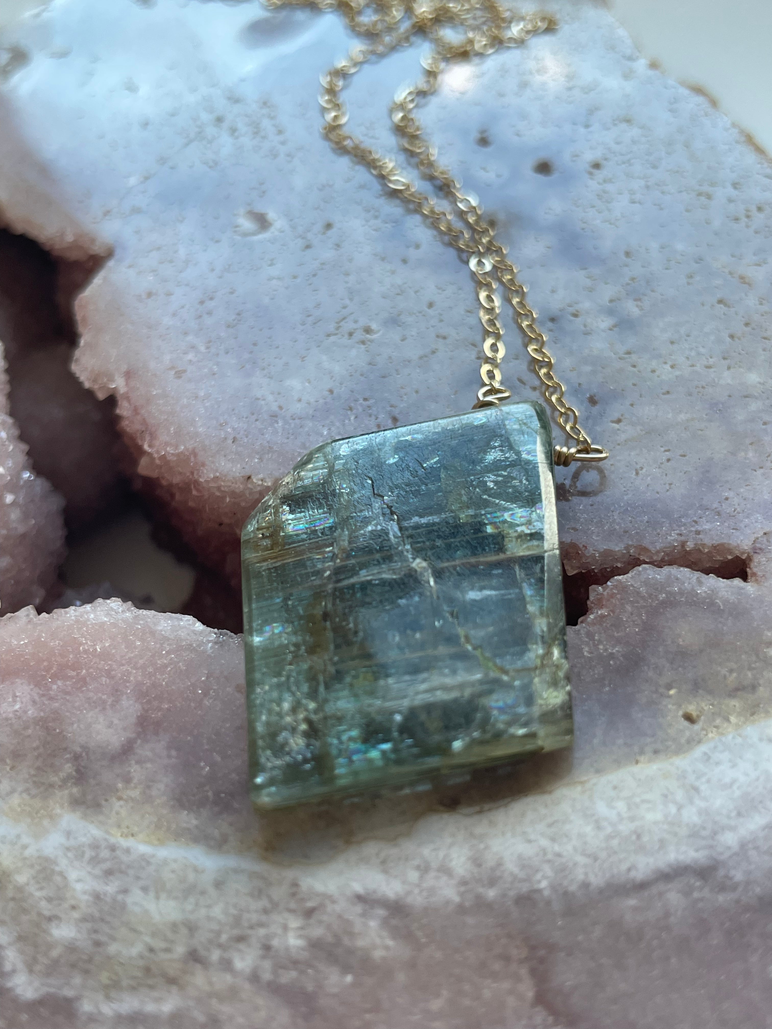 Natural Blue Kyanite Gemstone Pendant Necklace for Women - Healing Crystal Jewelry for Meditation & Energy Balancing - Perfect for Yoga, Spiritual Gifts & Everyday Wear
