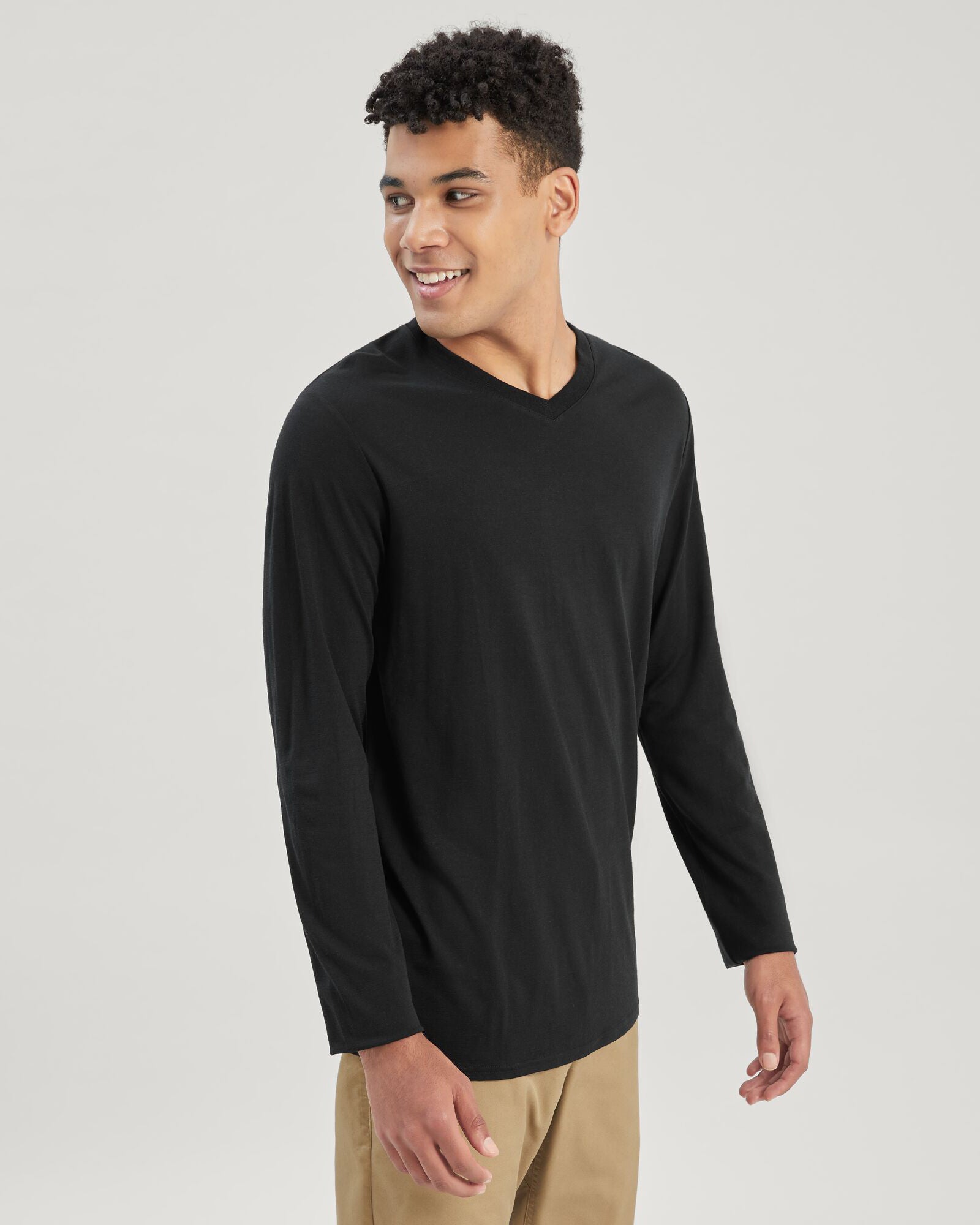 100% Merino Wool Men's Long Sleeve V-Neck Sweater - Soft & Warm Winter Base Layer for Hiking, Camping & Outdoor Activities (Black)