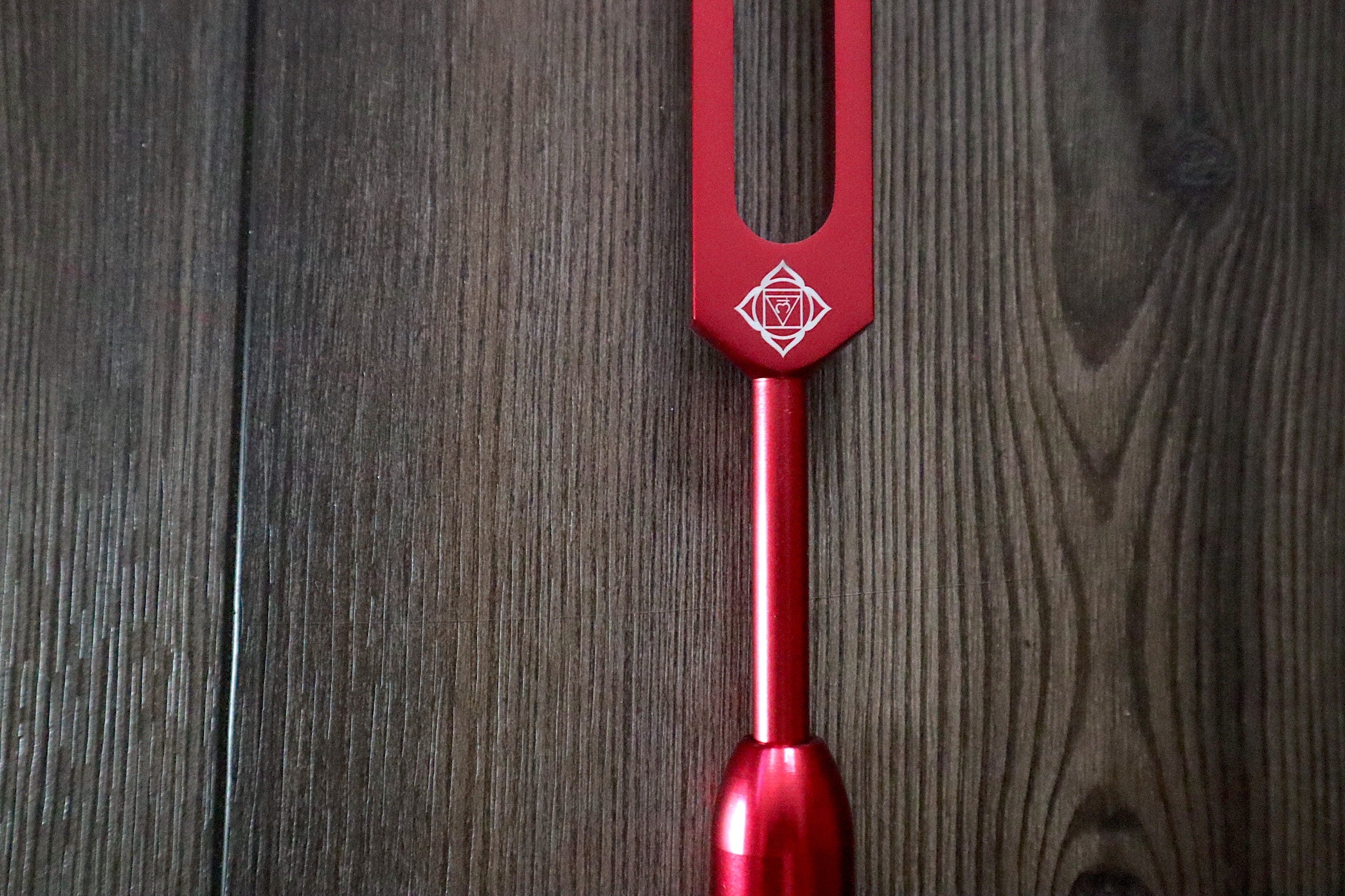Root Chakra Tuning Fork with Attenuator Extender - Red Carnelian 10mm Crystal Handle for Energy Healing - Includes Drawstring Pouch & Striker - Perfect for Meditation, Sound Therapy, and Chakra Balancing