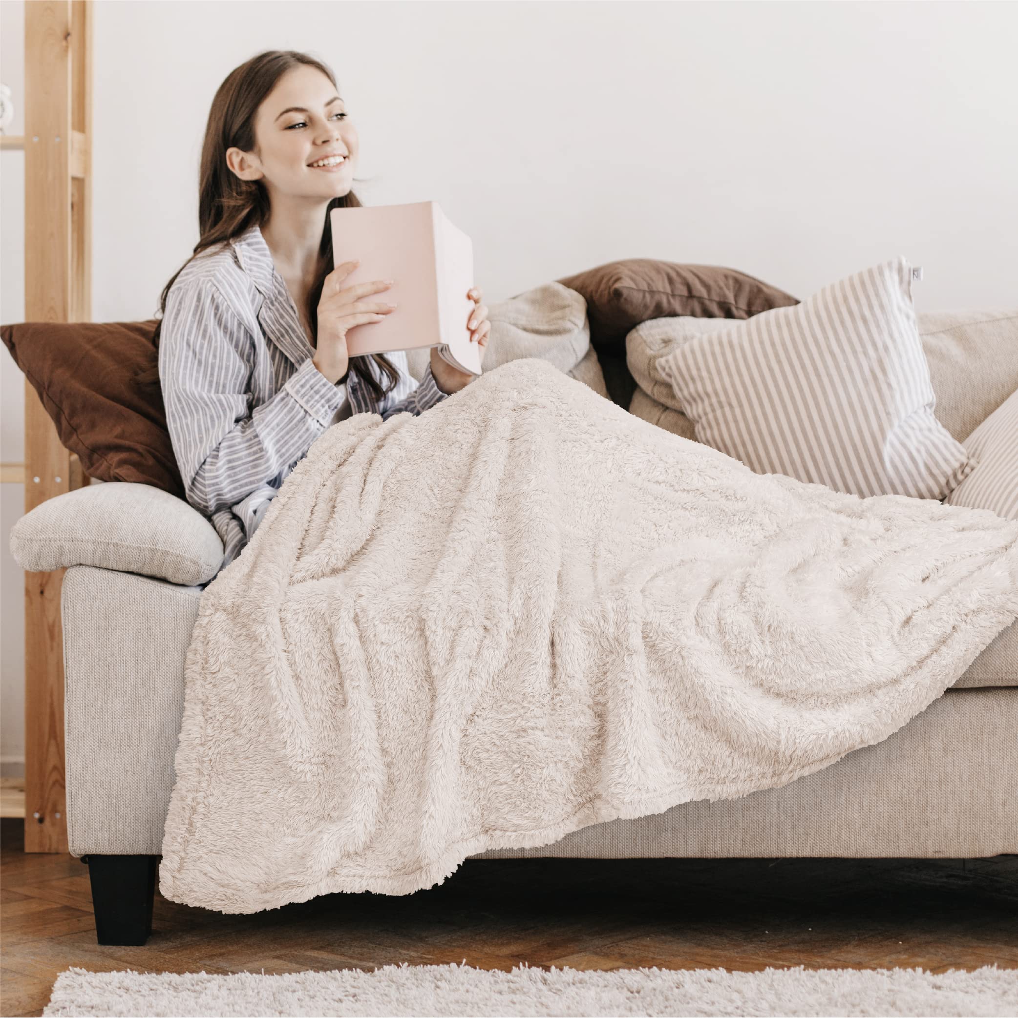 PAVILIA Sherpa Queen Size Bed Blanket - Ultra Soft Plush Fleece Blanket in Cream Beige | 90x90 Inches Lightweight Microfiber All-Season Blanket for Couch, Bedroom & Travel | Cozy Warm Throw for Winter Nights & Home Decor