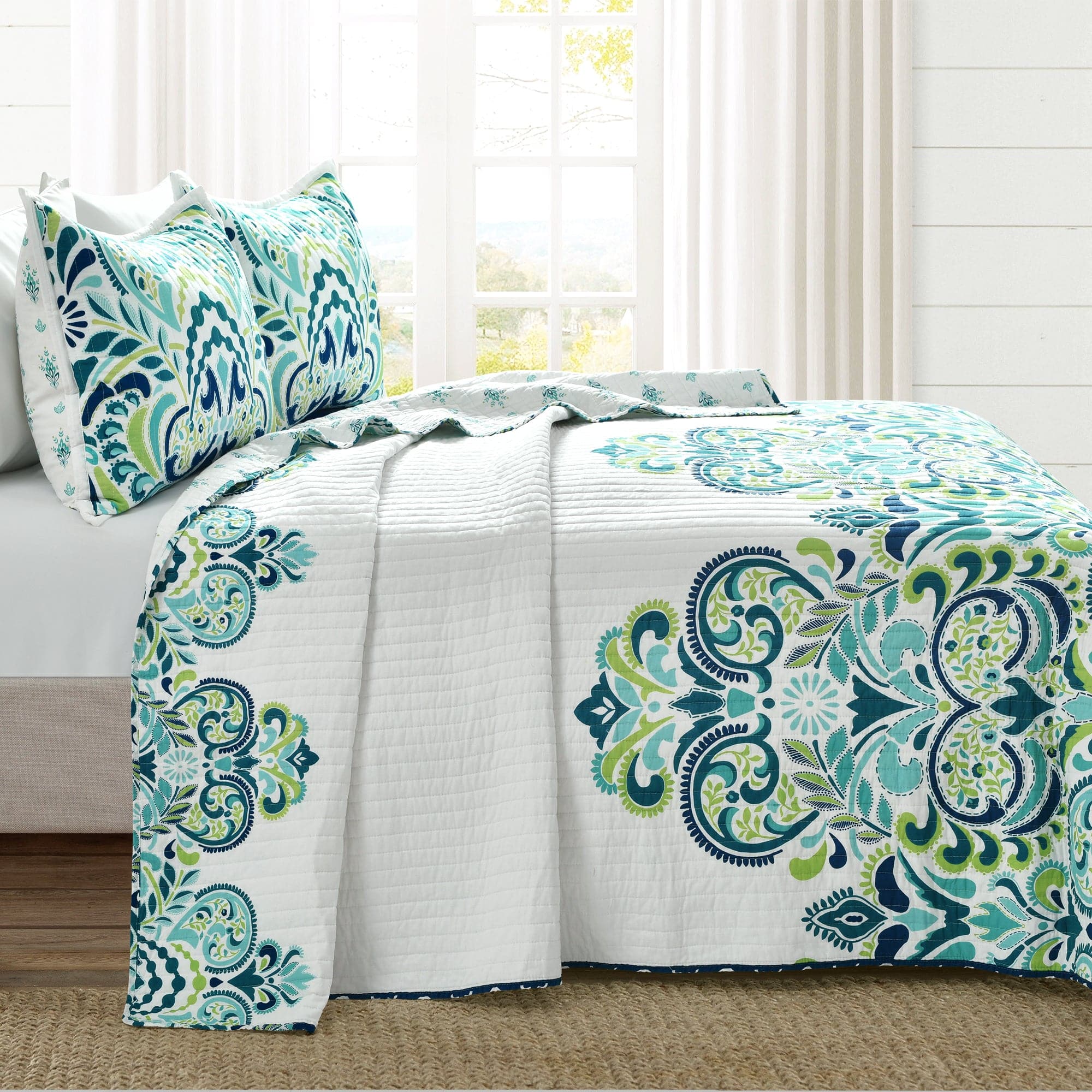 Clara Quilt 3-Piece Bedding Set - Soft Comforter, Pillow Shams & Bed Skirt - Queen Size Luxury Bedroom Decor for Cozy Sleep & Guest Room Makeover