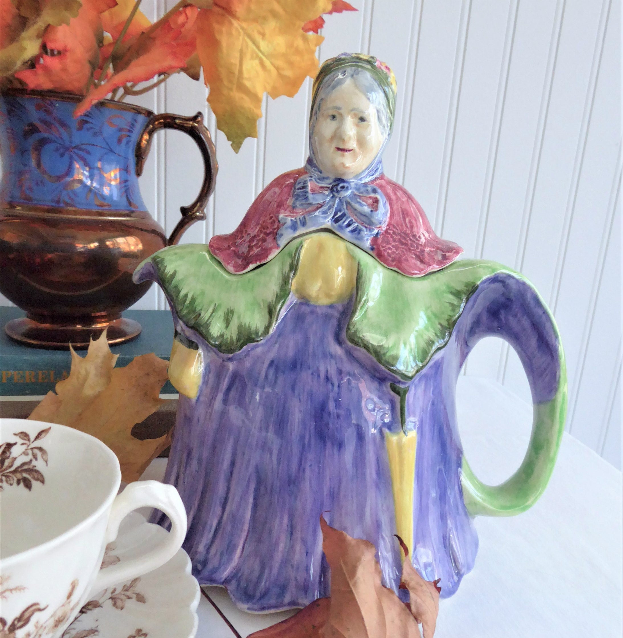 Vintage English Figural Teapot - Little Old Lady Grandmother in Cape Design, Large 32oz (1940s Style) - Perfect for Afternoon Tea, Collectible Decor & Unique Gift Idea