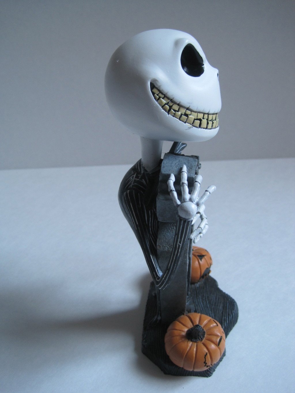 NECA Toys Head Knockers - The Nightmare Before Christmas Scary Jack Collectible Figure - Perfect for Halloween Decor, Movie Fans & Gift Giving