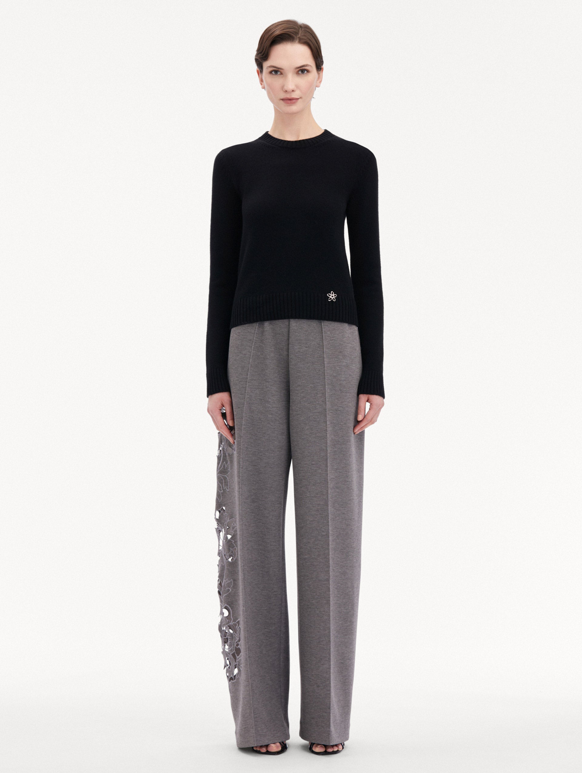 Luxury O Flower Cashmere Pullover Sweater for Women - Soft & Warm Winter Knitwear - Perfect for Office, Travel & Casual Outfits