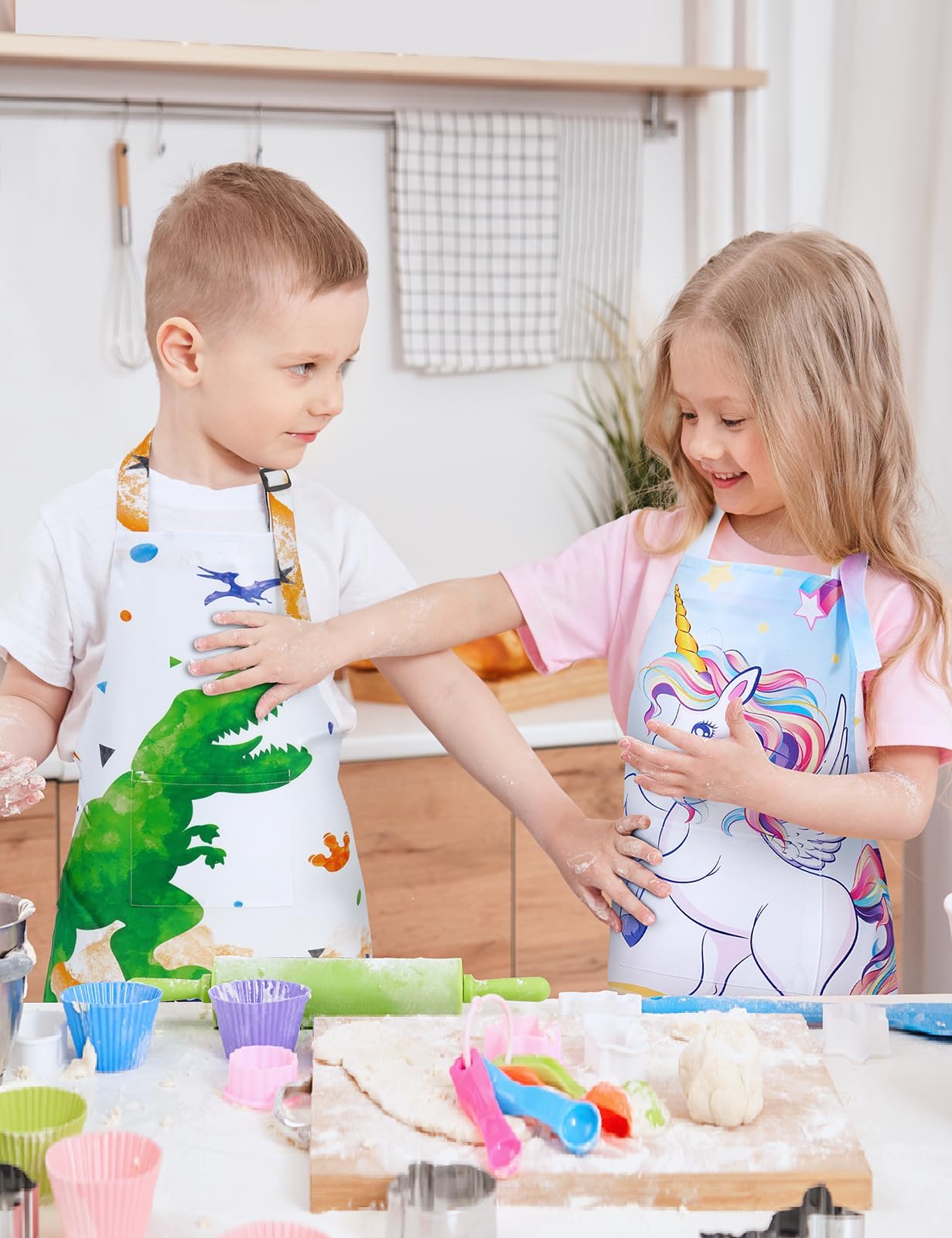 WERNNSAI Kids Aprons and Chef Hat Set for Boys & Girls - Adjustable Art Smock for Painting, Cooking, Gardening - Perfect for Creative Play, DIY Crafts, and Kitchen Activities