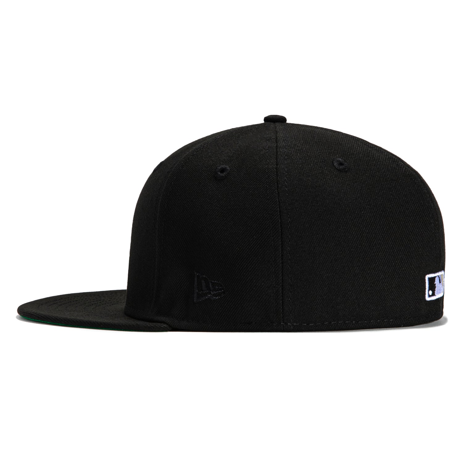 New Era 59Fifty Chicago White Sox Alternate Logo Patch Hat - Black & Metallic Silver Baseball Cap for Men | Official MLB Licensed Snapback | Game Day, Streetwear & Casual Outfits