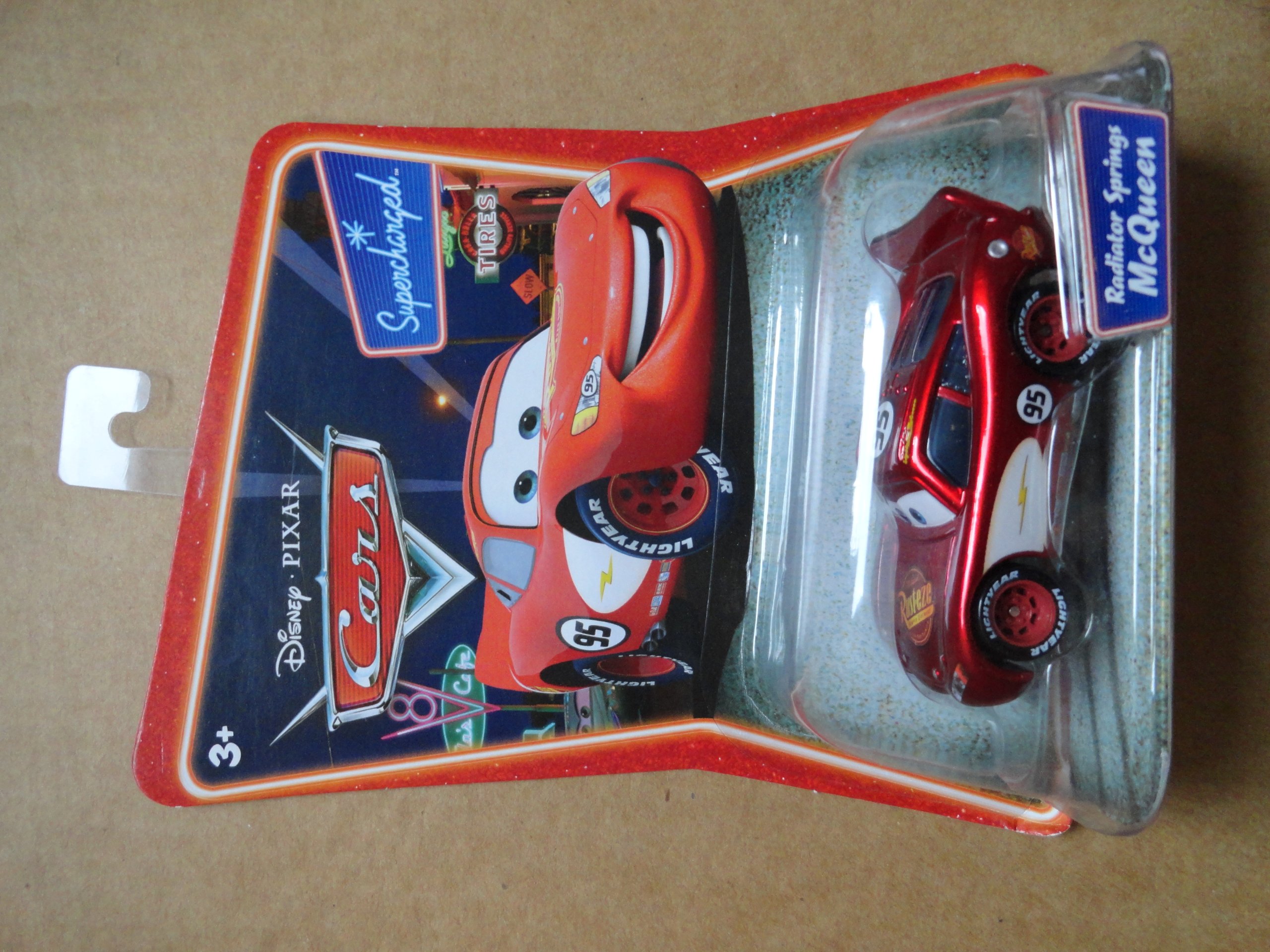 Disney Cars Toys - Lightning McQueen Radiator Springs Die-Cast Car for Kids | Collectible Toy for Play & Display | Perfect for Birthday Gifts & Movie-Themed Parties