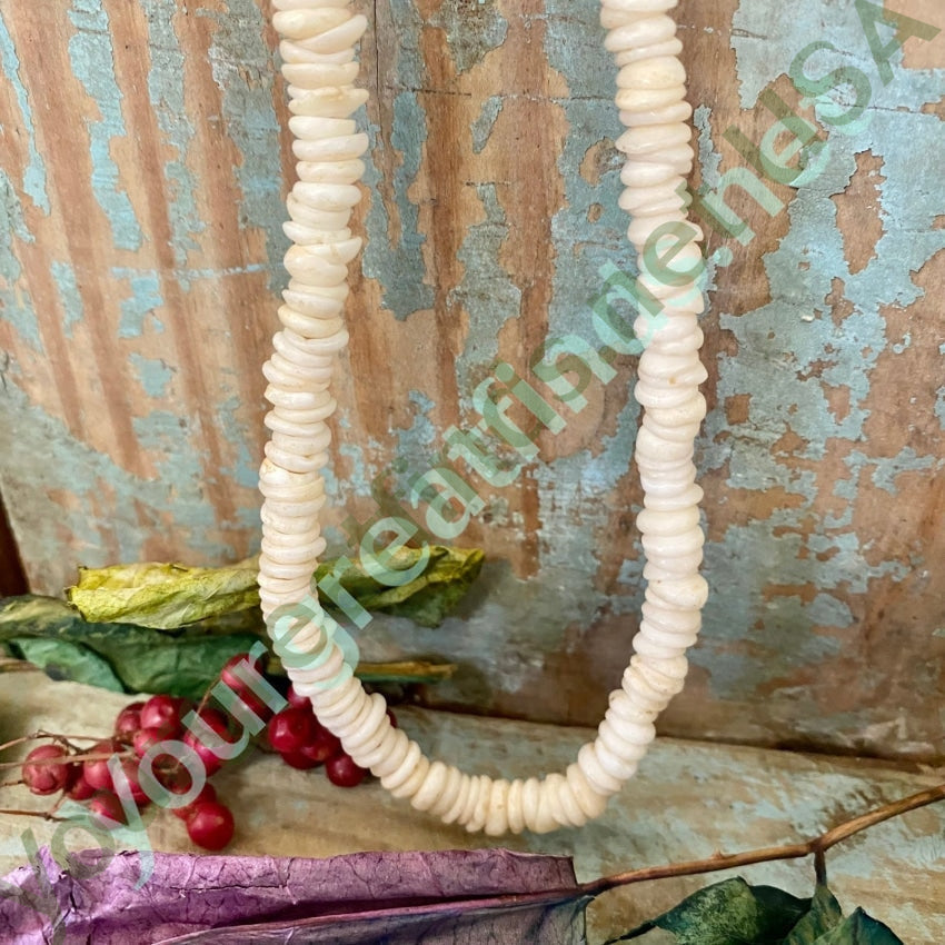 Vintage Natural Hawaiian Puka Shell Necklace for Women - 1970s Retro Beach Jewelry - Perfect for Summer, Boho Style & Beach Vacations