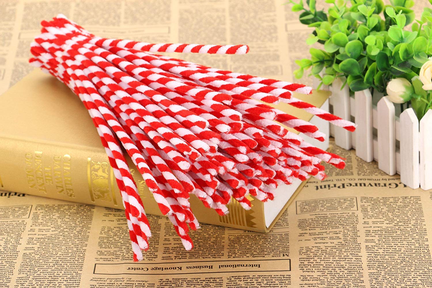 Carykon 100-Pack Red Striped Chenille Pipe Cleaners for DIY Crafts, Floral Arrangements, and STEM Projects | Soft, Bendable, and Colorful Art Supplies for Kids and Adults