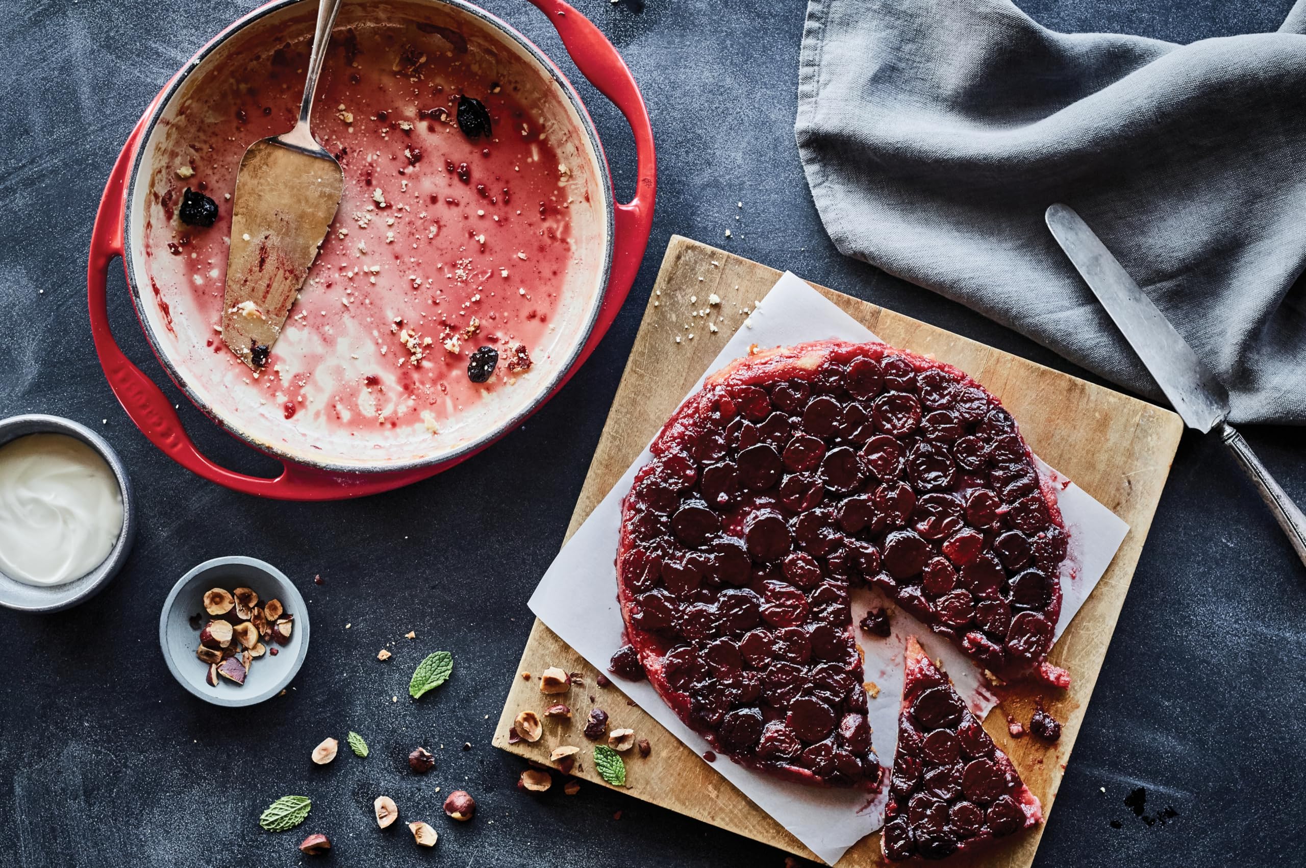 Le Creuset Enameled Cast Iron Tatin Dish 2 Quart - Cherry Red French Oven for Baking, Roasting & Serving - Perfect for Apple Tarts, Casseroles & Family Dinners