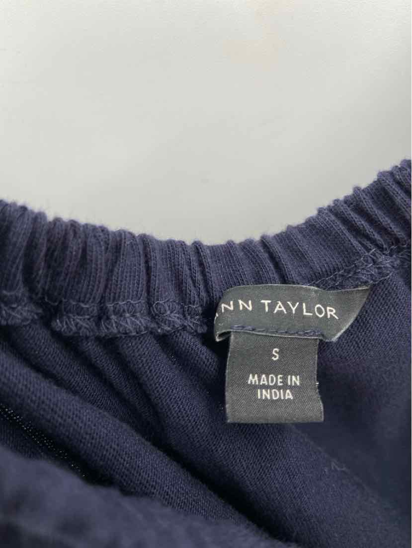 Pre-Owned Ann Taylor Navy Blue Blouse Size Small - Perfect for Office Wear & Casual Outfits