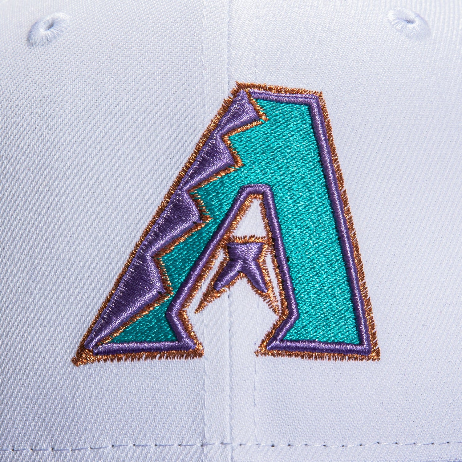 New Era 59Fifty Retro On Field Arizona Diamondbacks 1998 Baseball Cap - White & Purple Snapback Hat for Men, Vintage MLB Fan Gear, Game Day & Streetwear Fashion