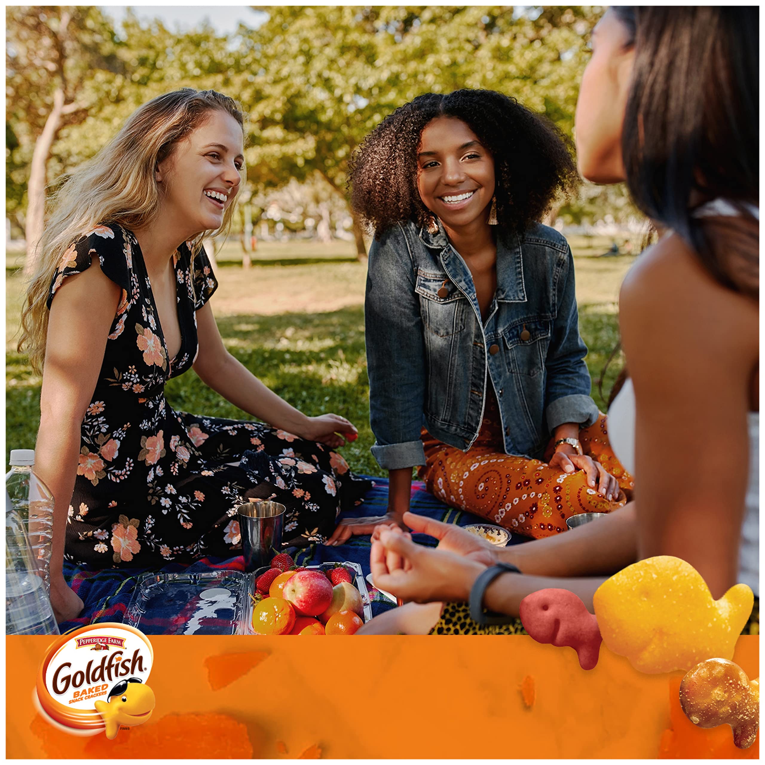 **Goldfish Crackers Big Smiles Variety Pack (30 Count) – Cheddar, Colors & Pretzels – Perfect for Lunchboxes, Snacks & Parties**