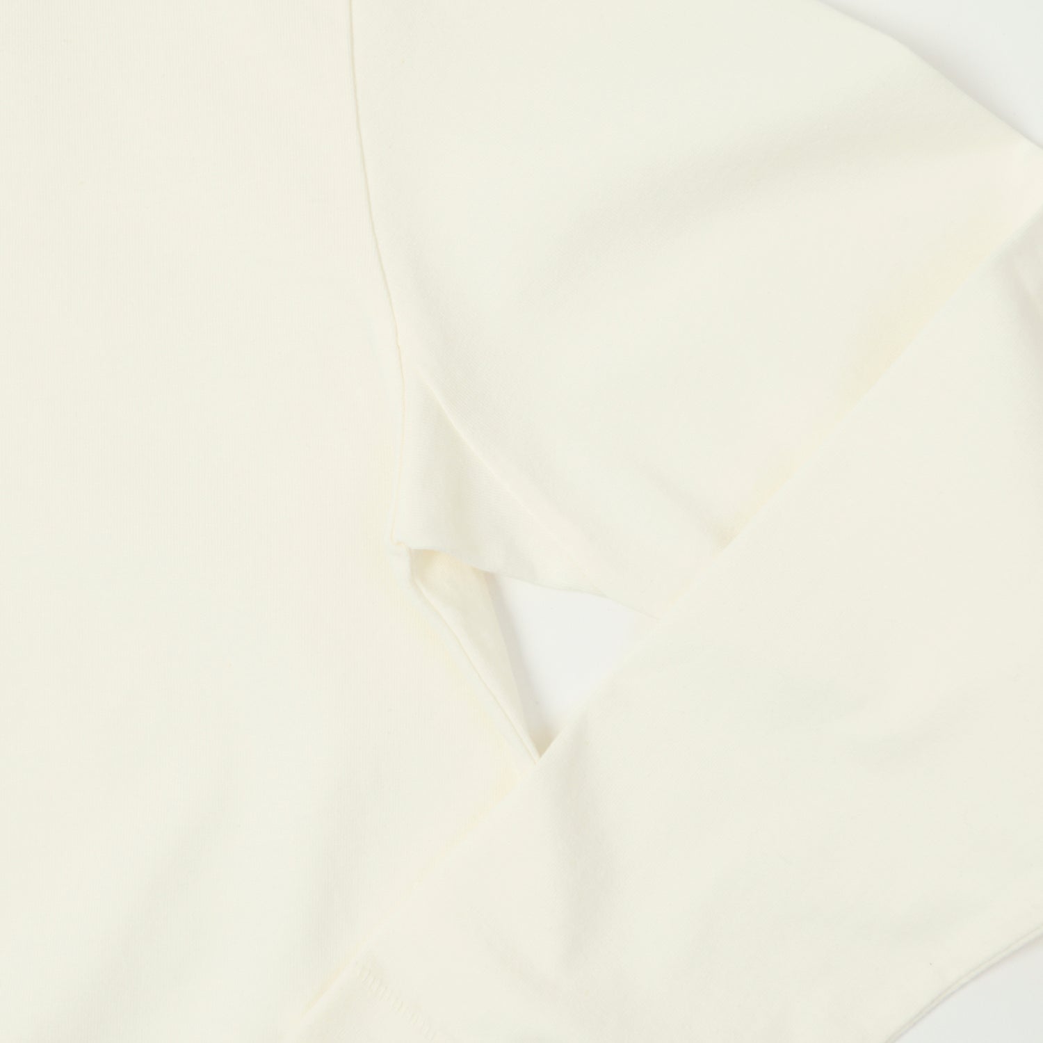 Merz b. Schwanen GHPLS01 Boxy Cropped Long Sleeve T-Shirt - White | Vintage-Inspired Women's Top for Casual Wear & Layering