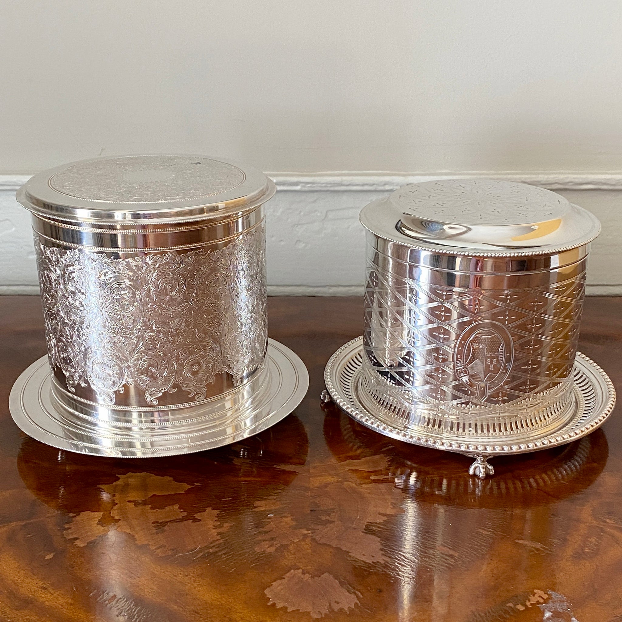 Antique Victorian Style Silver Plated Engraved Crest Biscuit Cookie Box - Elegant Tea Time Storage for Cookies, Crackers & Treats - Perfect for Afternoon Tea, Gifts & Home Decor
