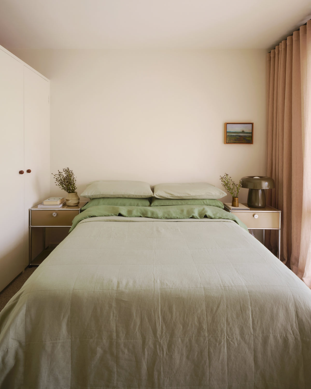 Sage & Pistachio Two-Tone Quilt - Soft & Stylish Bedspread for Cozy Home Decor - Perfect for Bedrooms, Living Rooms, and Guest Rooms