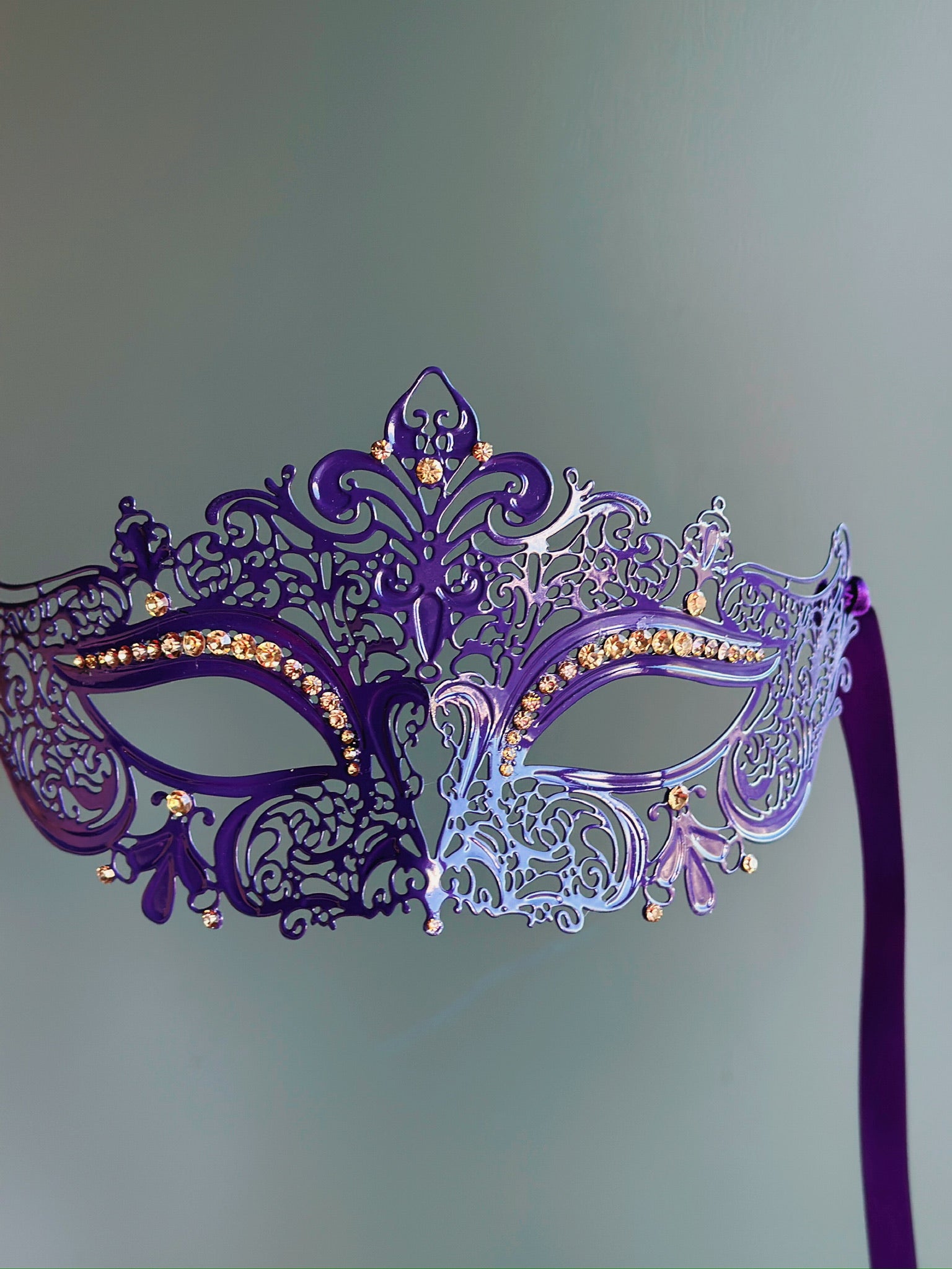 Stylish Purple Rhinestone Metal Mask - Elegant Party Accessory for Halloween, Masquerade Balls & Costume Events