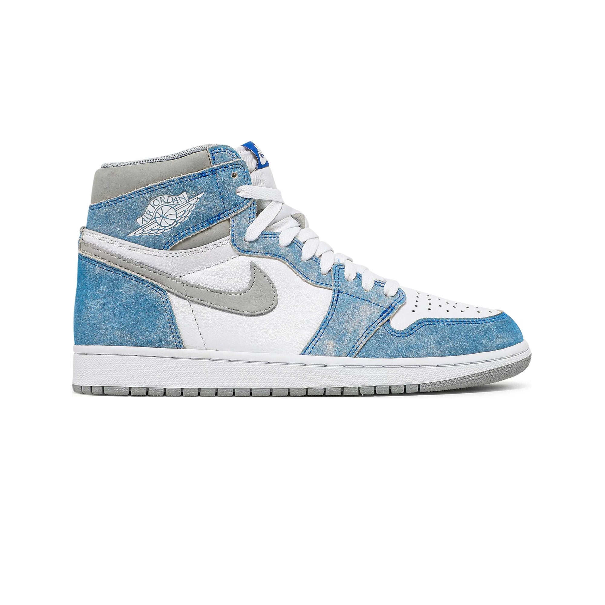 Air Jordan 1 Retro High 'Hyper Royal Smoke Grey' Sneakers - Men's Basketball Shoes 2021 Edition - Perfect for Streetwear Fashion & Casual Wear